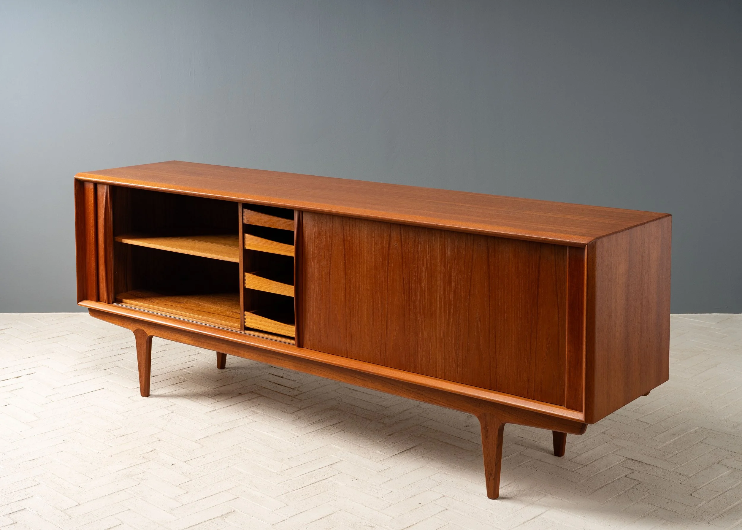 bernhard-pedersen-long-teak-sideboard-resideinc-23.jpg