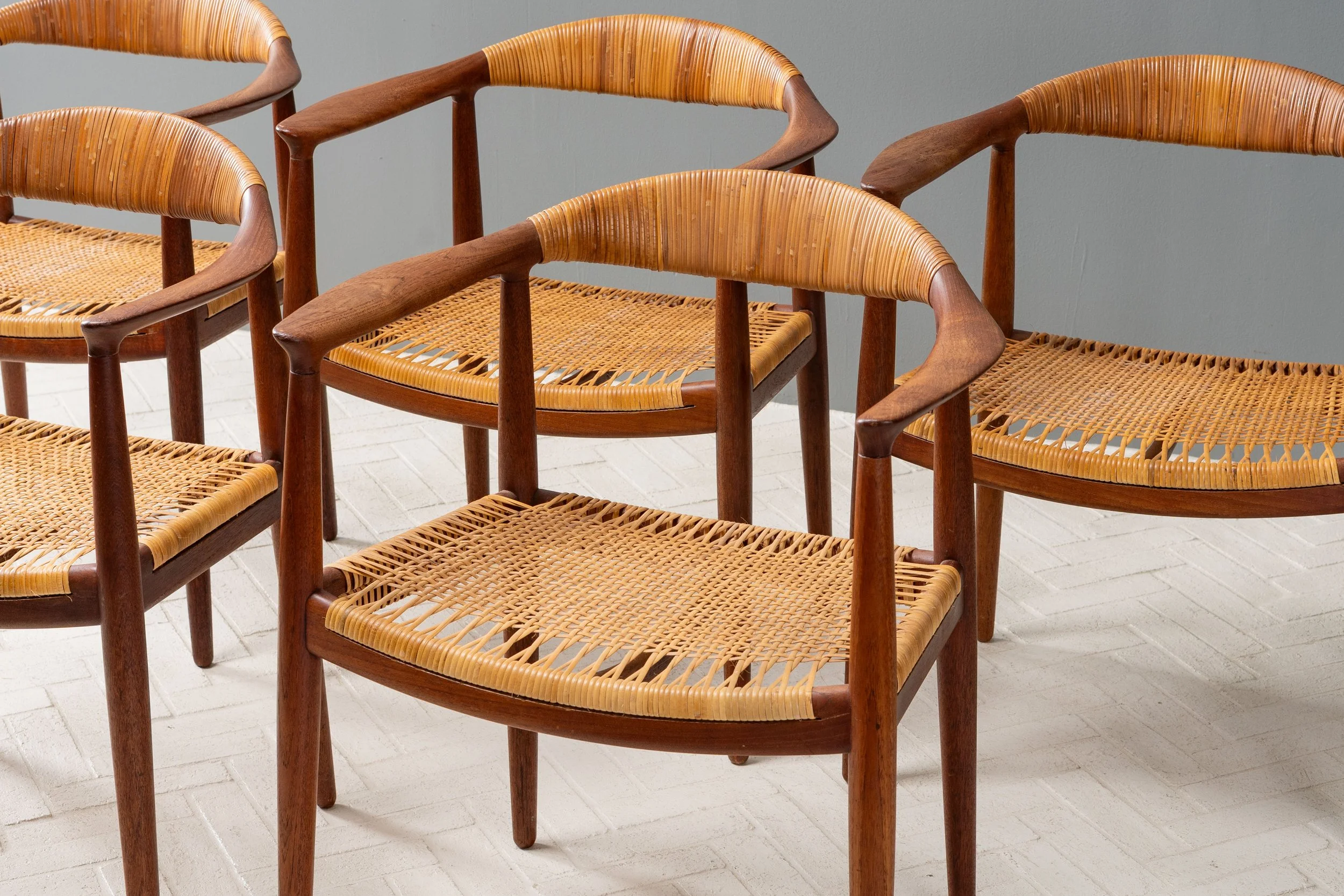 set-of-ten-hans-wegner-teak-round-chairs-resideinc-33.jpg