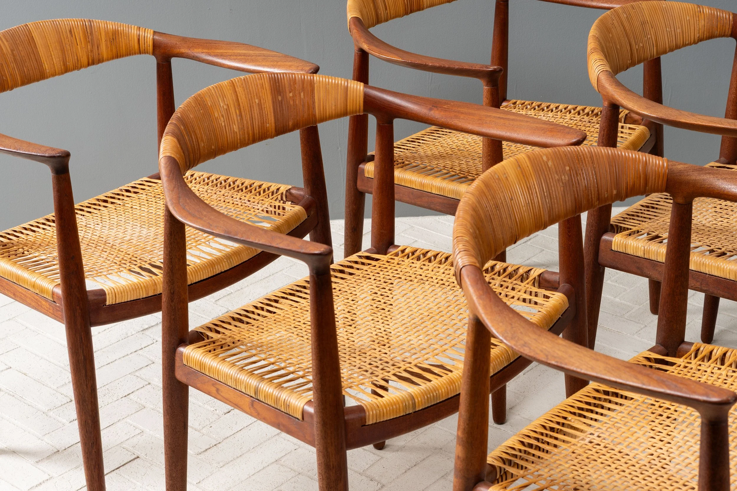 set-of-ten-hans-wegner-teak-round-chairs-resideinc-40.jpg