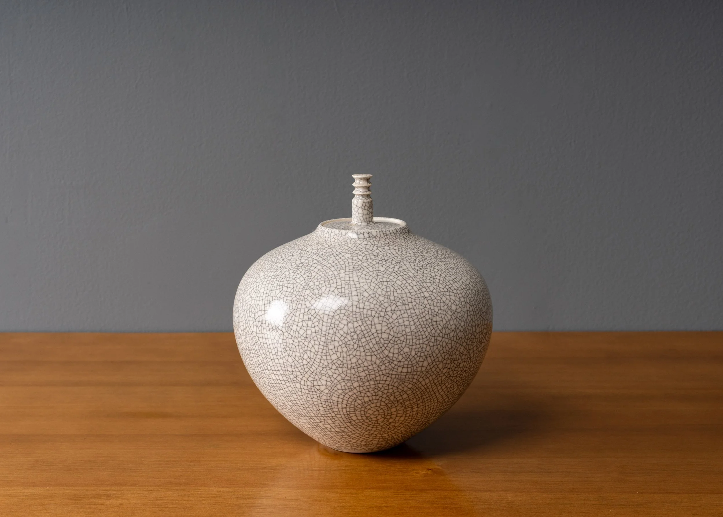 hideaki-miyamura-porcelain-vessel-reside-inc-1.jpg