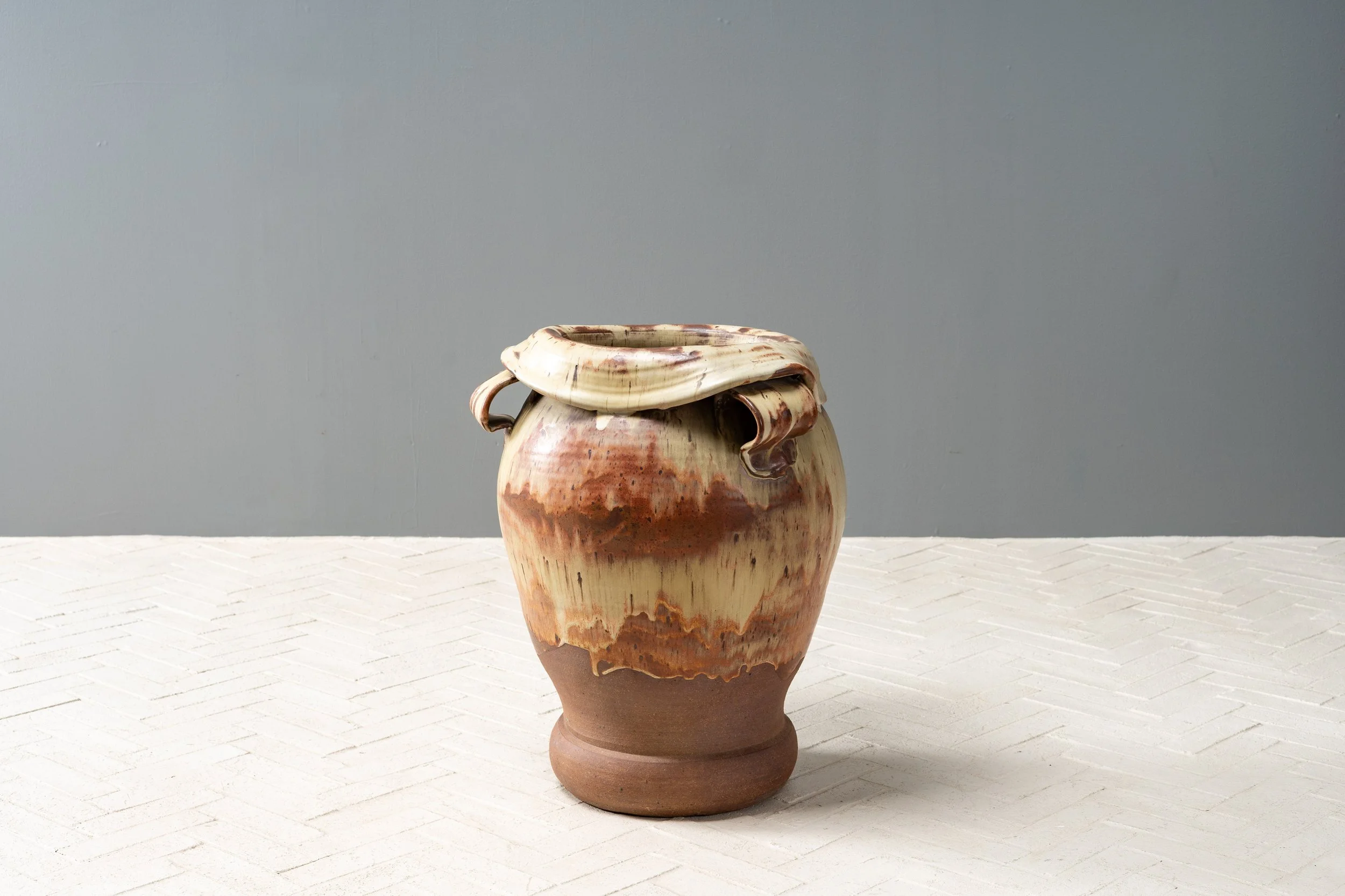 large-ceramic-planter-resideinc-1.jpg