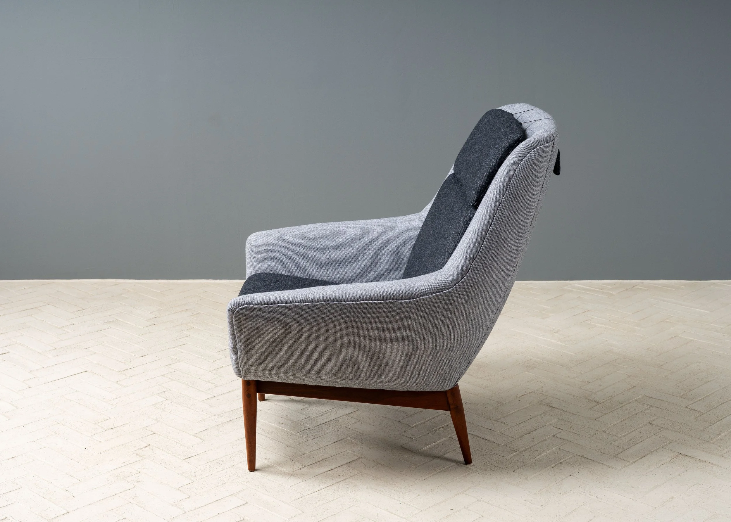 swedish-two-tone-lounge-chair-resideinc-4.jpg
