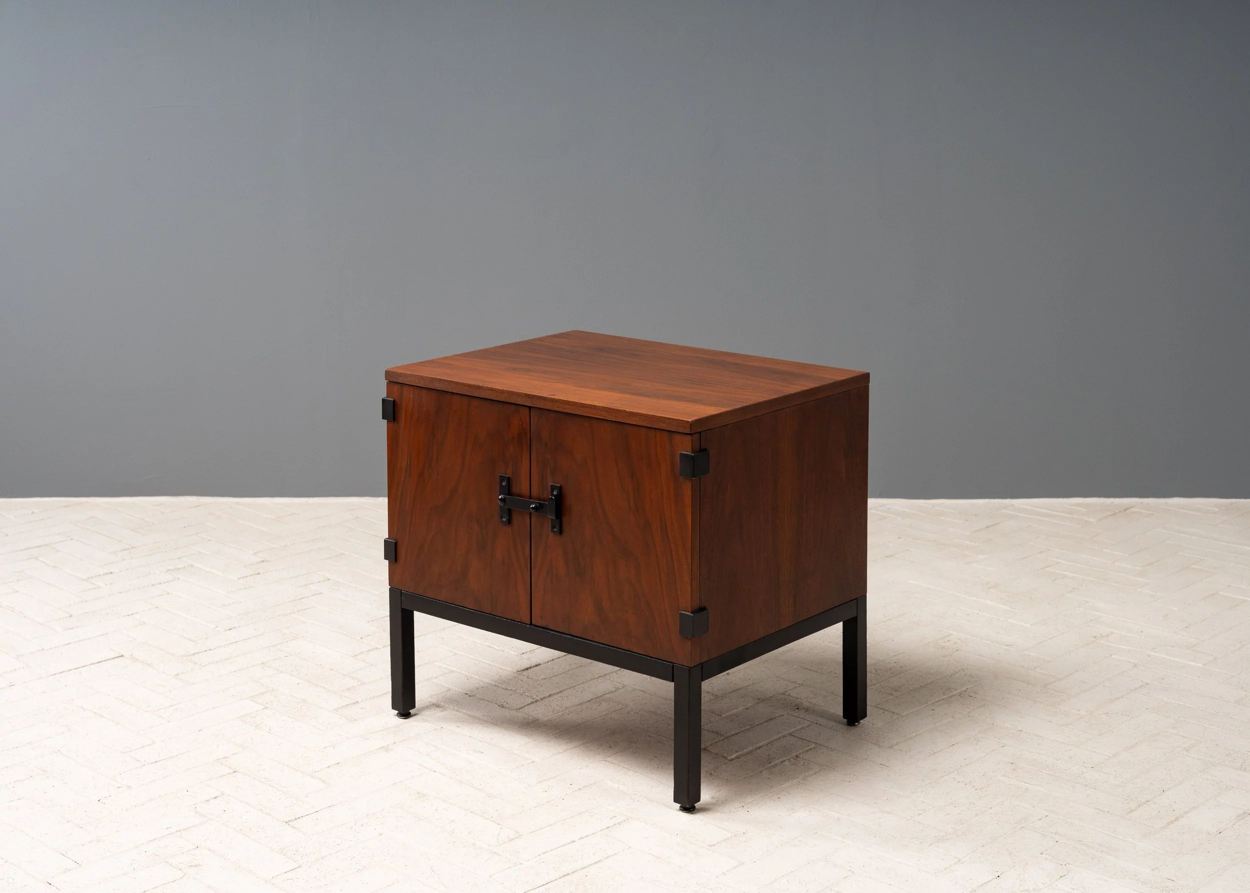 pair-of-milo-baughman-walnut-nightstands-reside-inc-4.jpg