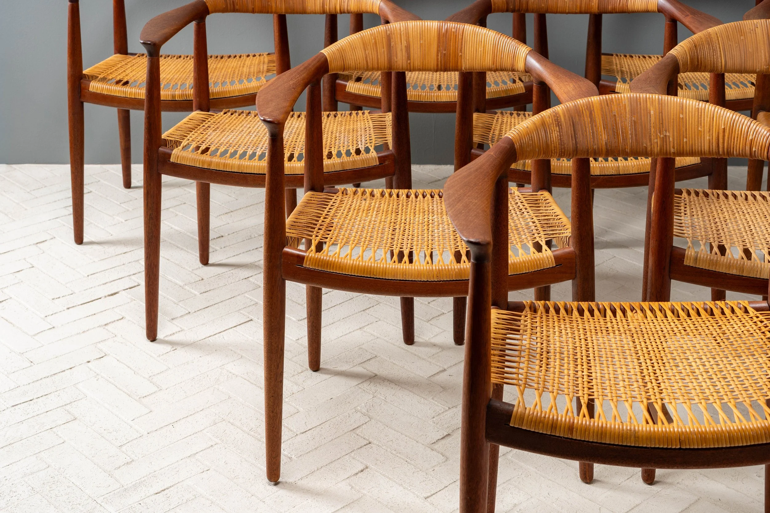 set-of-ten-hans-wegner-teak-round-chairs-resideinc-54.jpg