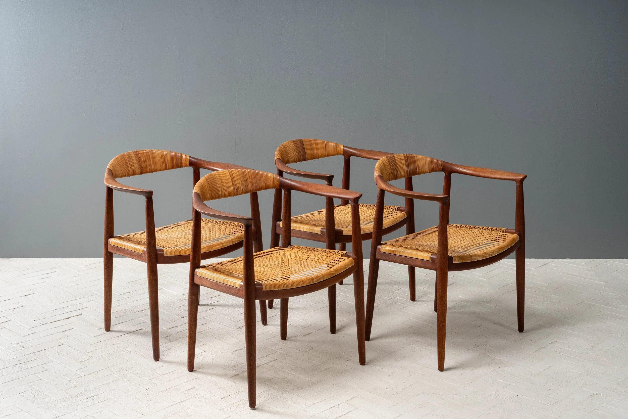 set-of-ten-hans-wegner-teak-round-chairs-resideinc-44.jpg