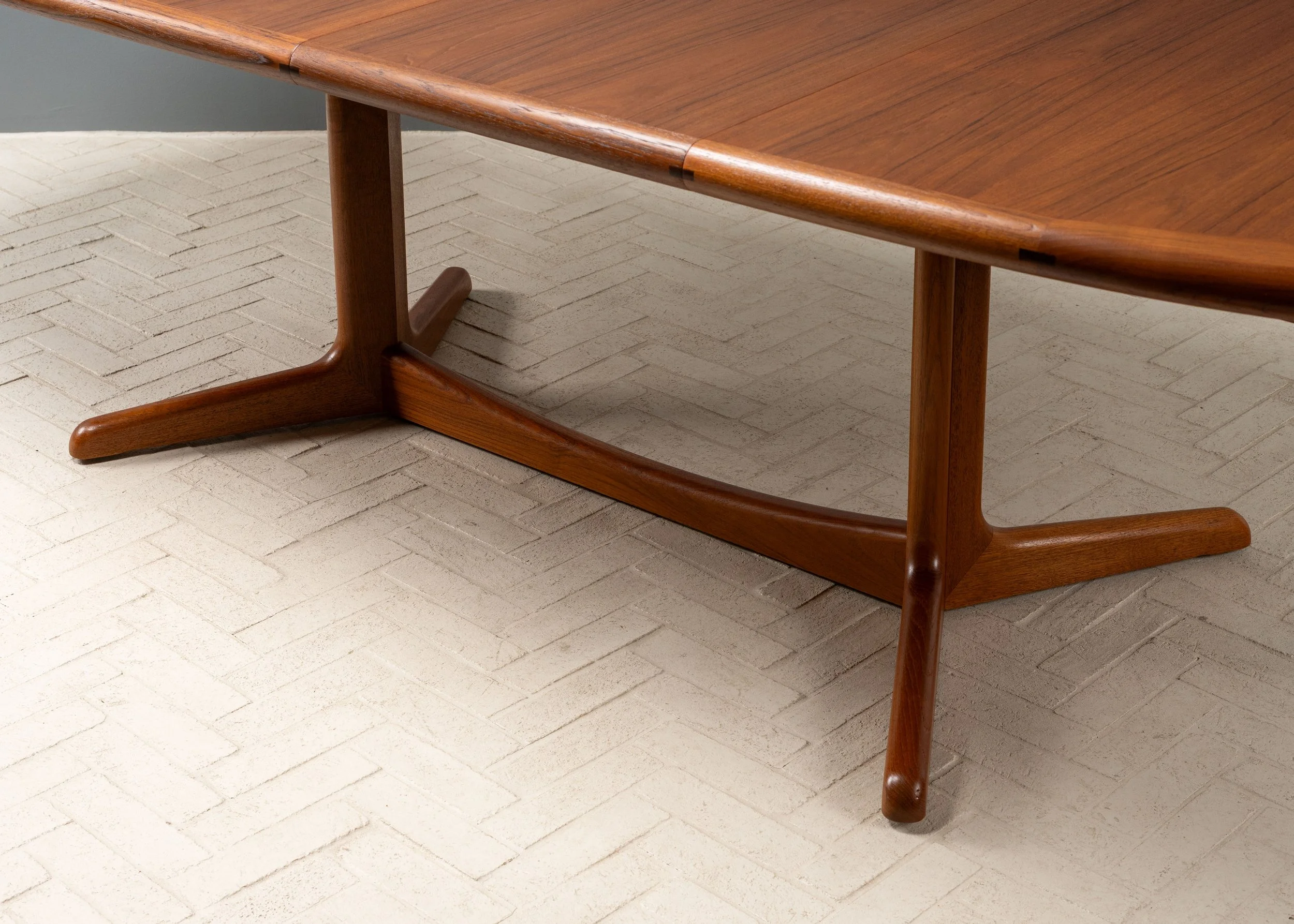 drylund-oval-teak-dining-table-reside-inc-13.jpg
