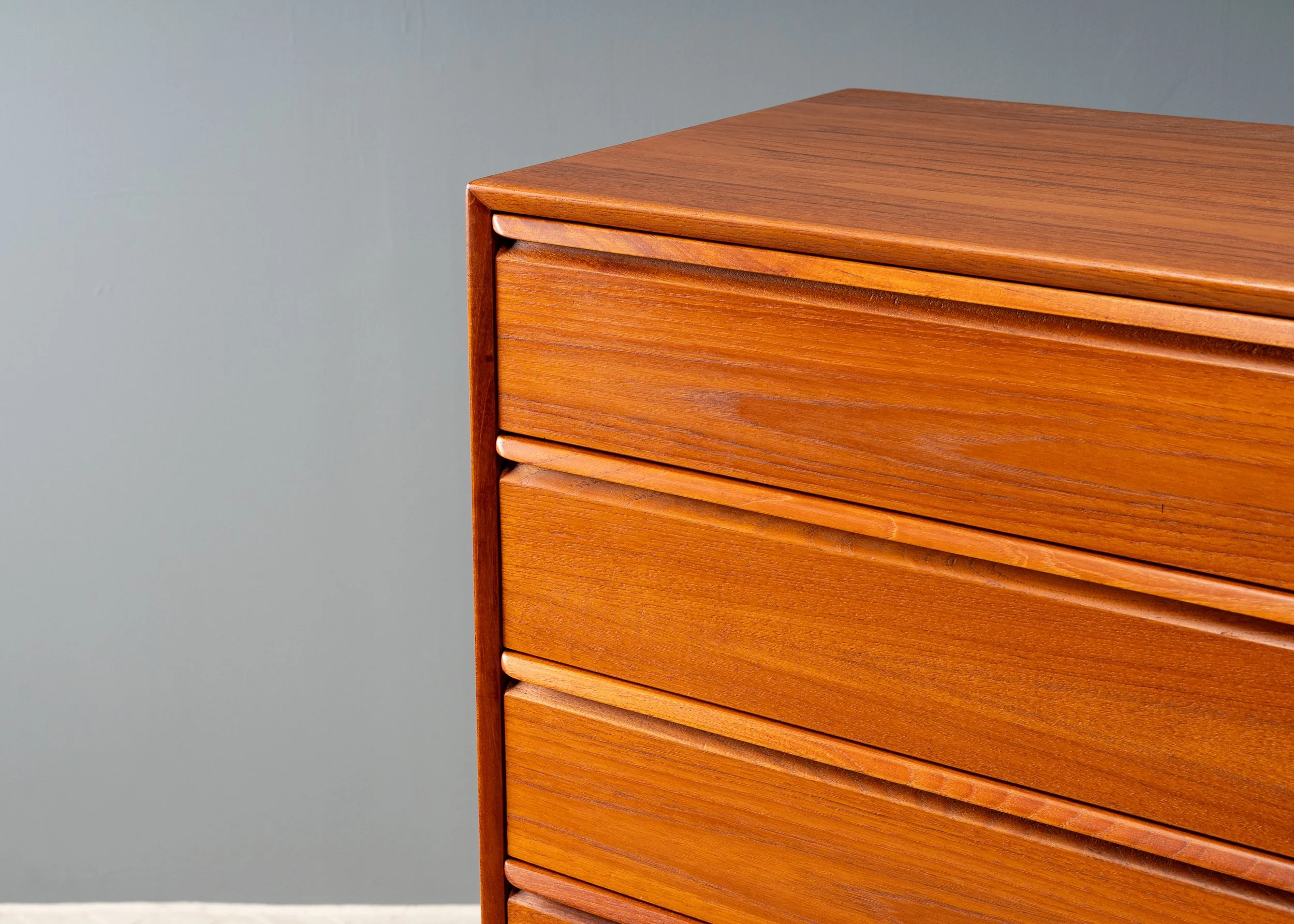 westnofa-teak-mahogany-wardrobe-resideinc-15.jpg