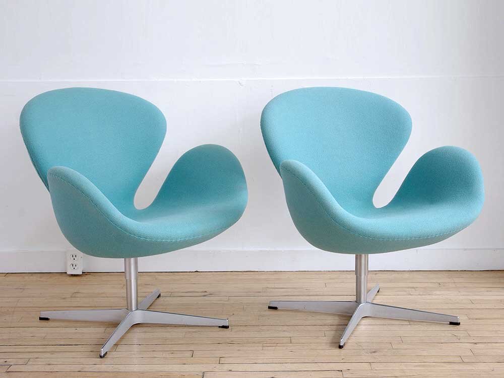 Arne Jacobsen Swan Chairs