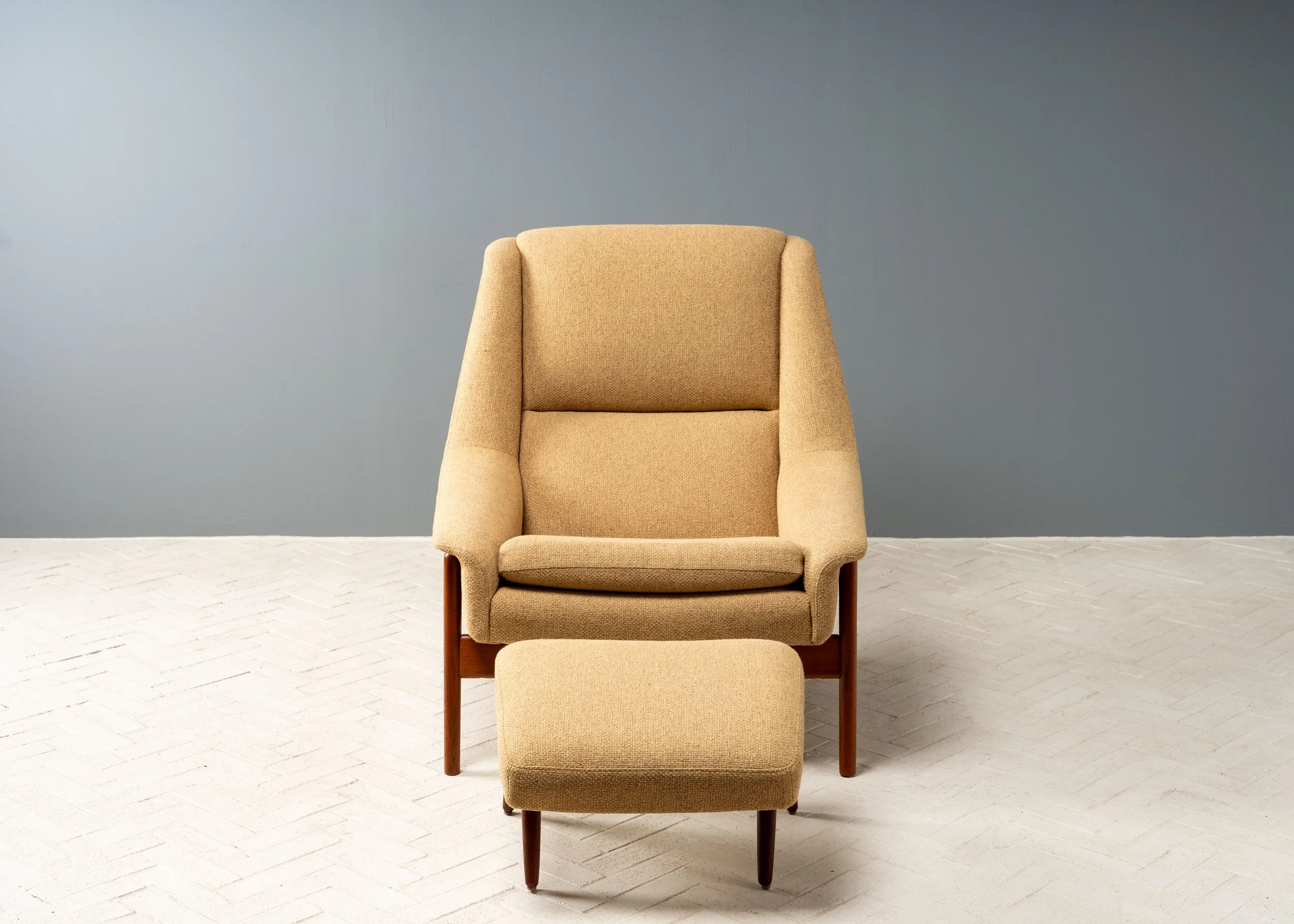 folke-ohlsson-dux-lounge-chair-ottoman-resideinc-1.jpg