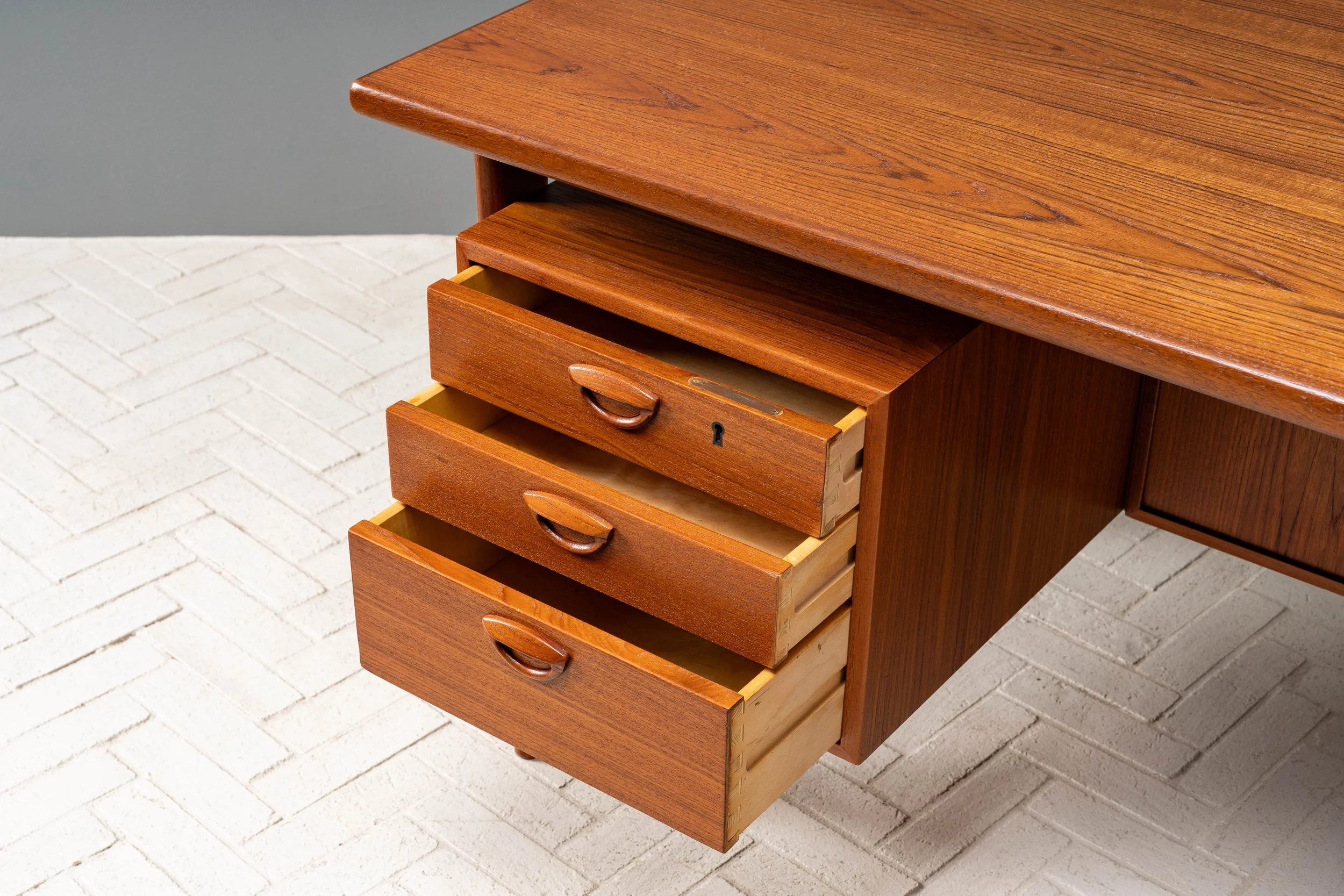 kai-kristiansen-teak-desk-resideinc-10.jpg