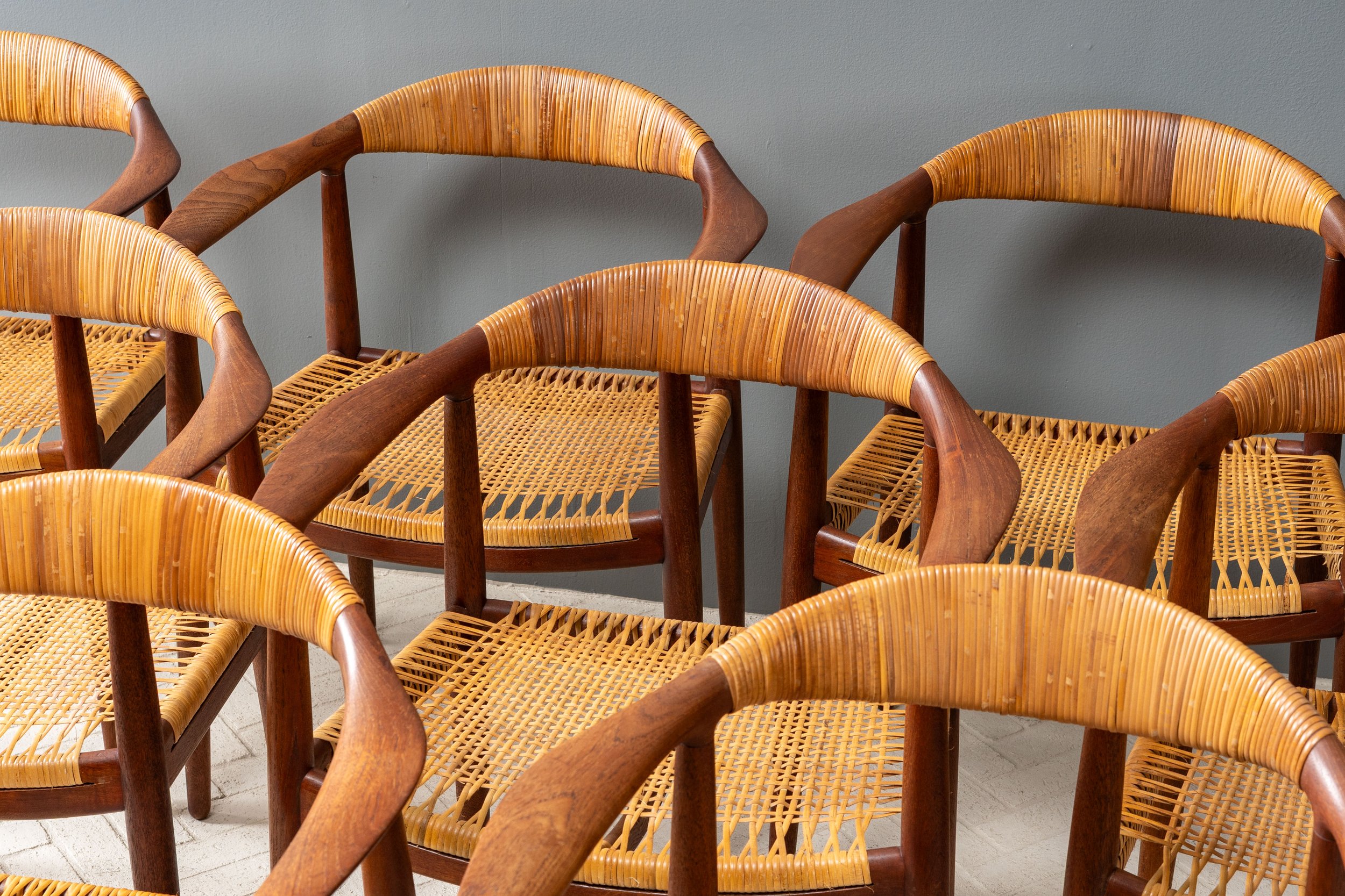 set-of-ten-hans-wegner-teak-round-chairs-resideinc-53.jpg