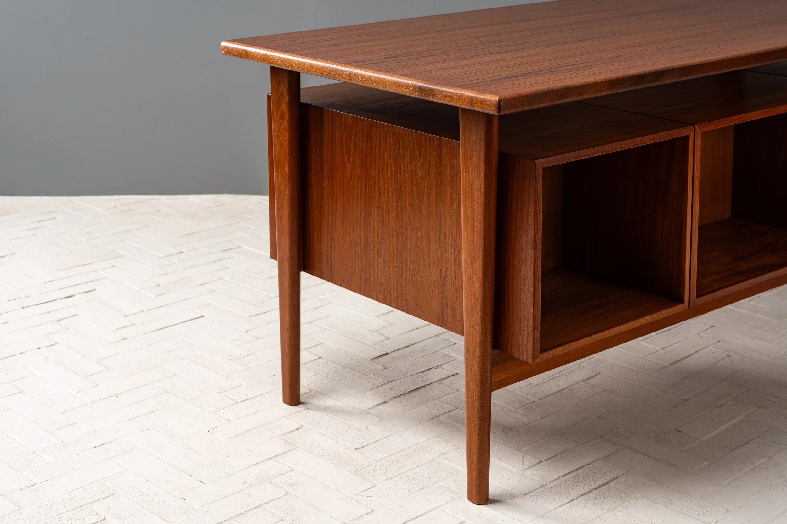 kai-kristiansen-teak-desk-resideinc-23.jpg