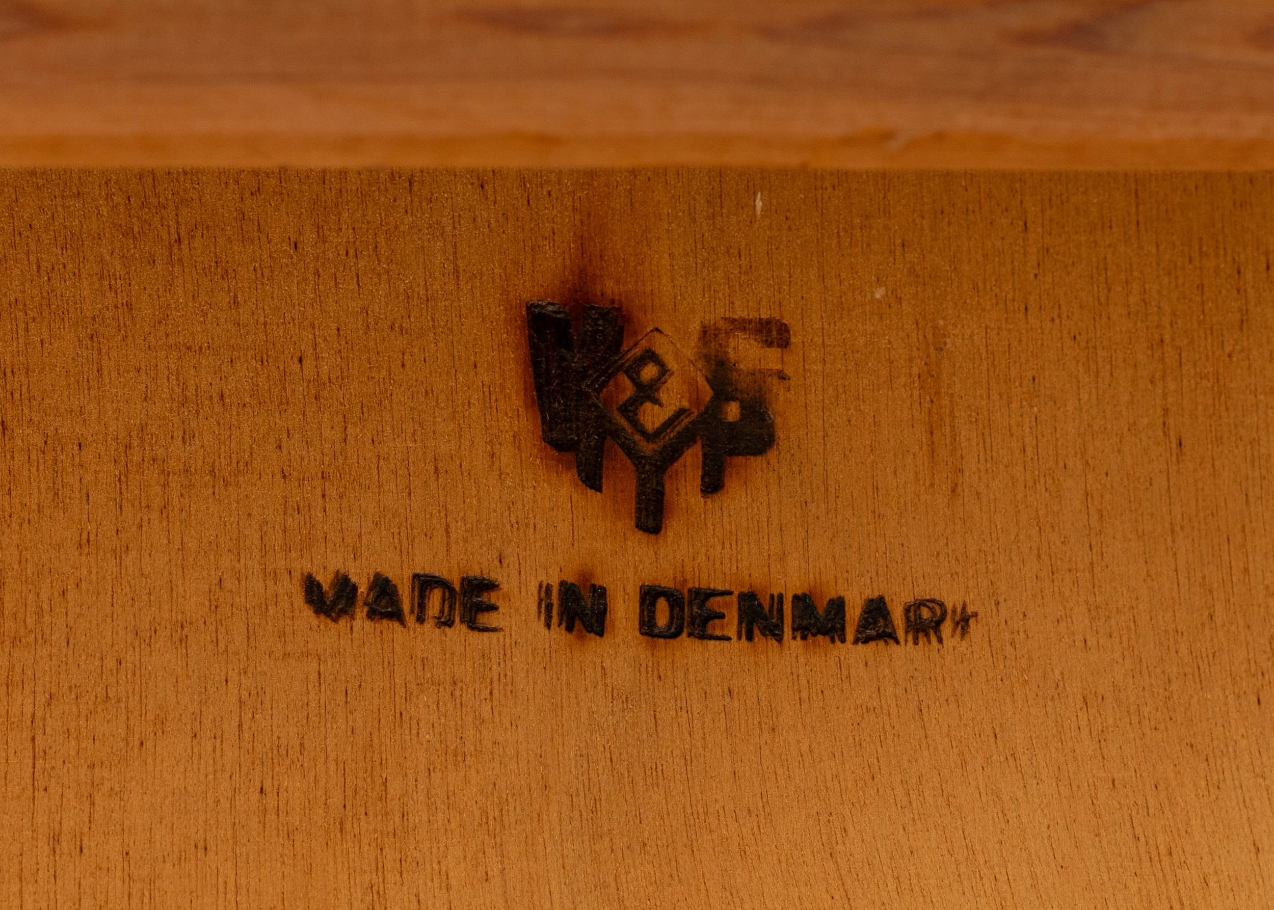 henning-kjaernulf-rosewood-dining-table-resideinc-16.jpg