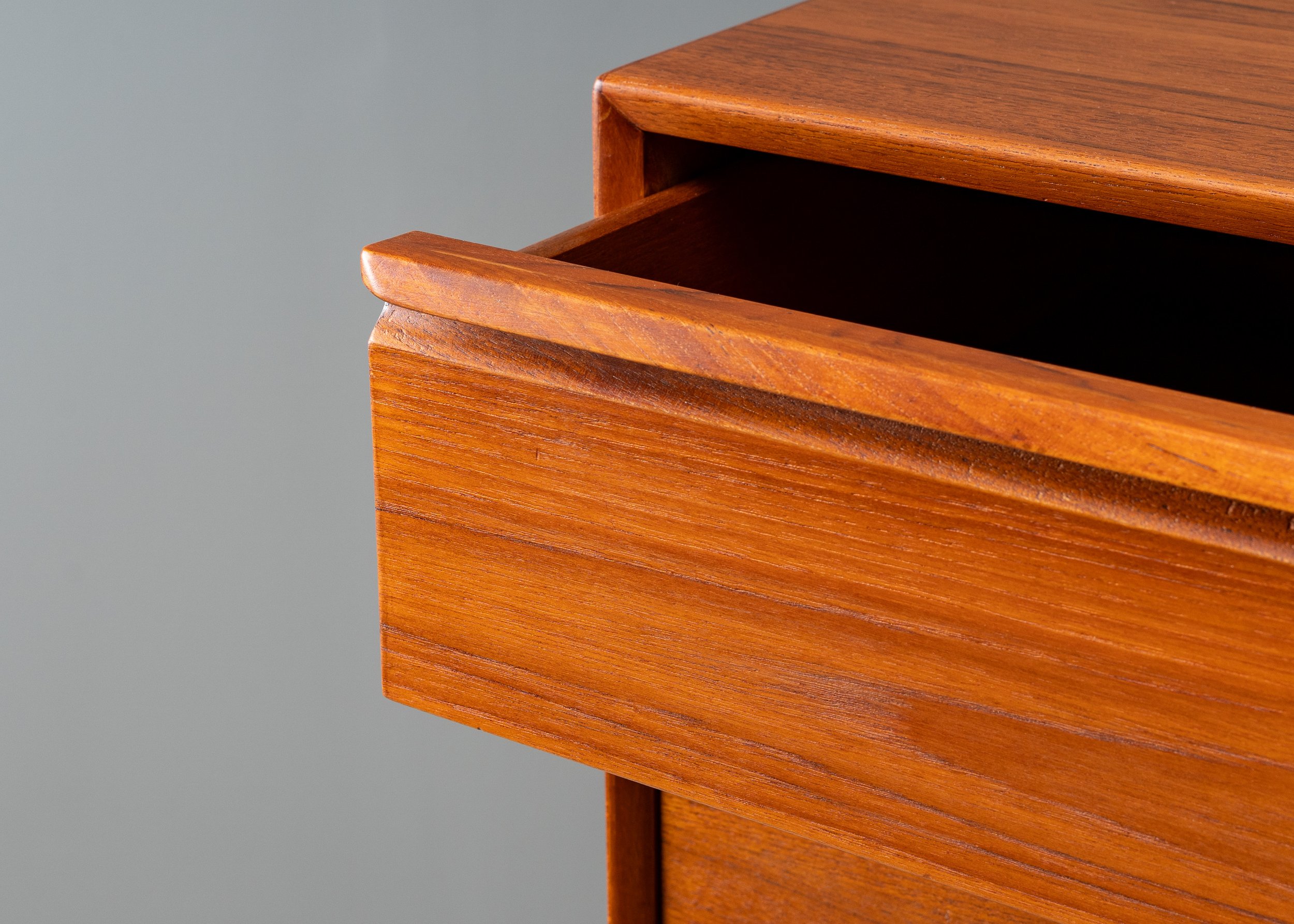 westnofa-teak-mahogany-wardrobe-resideinc-13.jpg