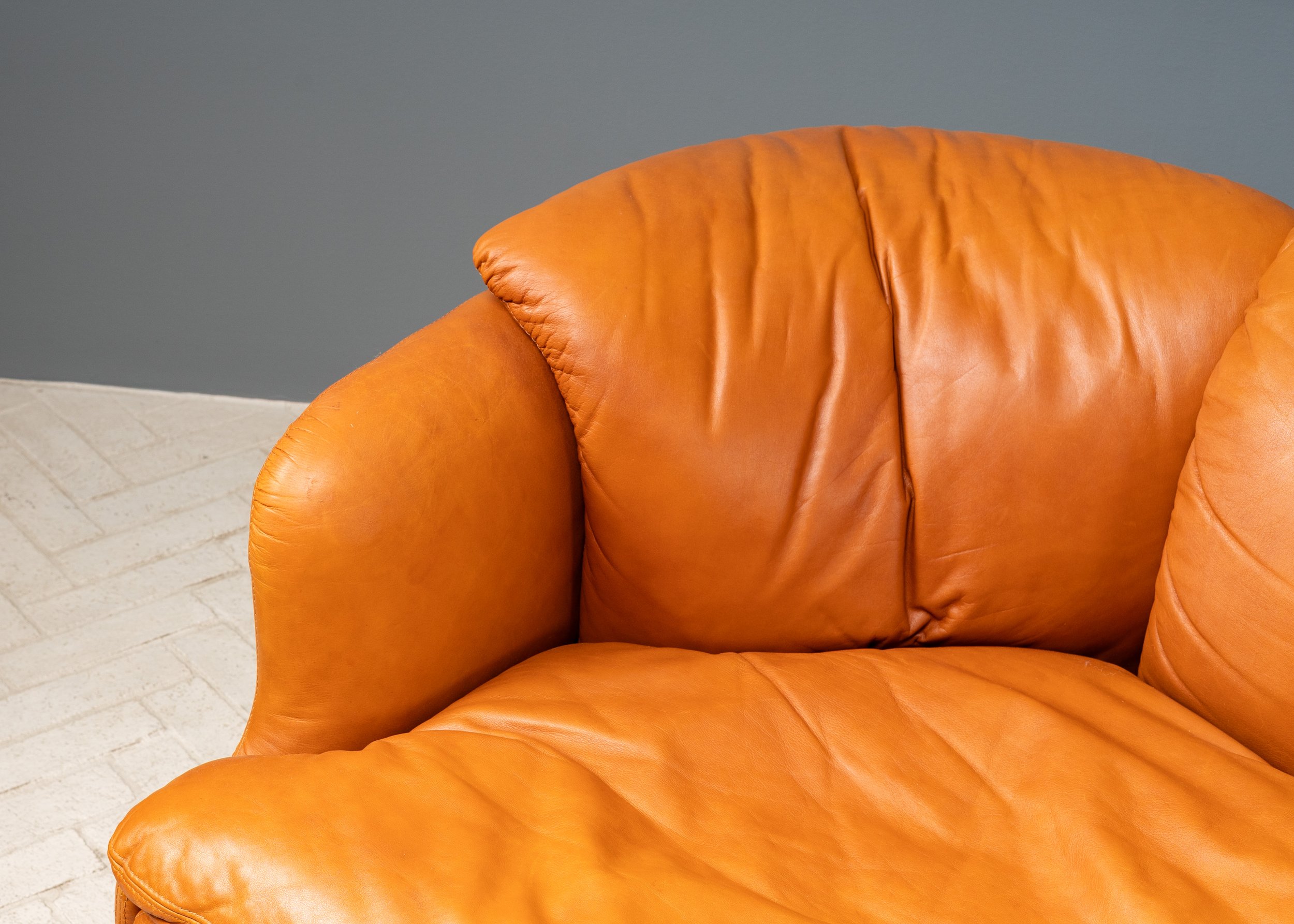 saporiti-confidential-cognac-leather-sofa-resideinc-9.jpg