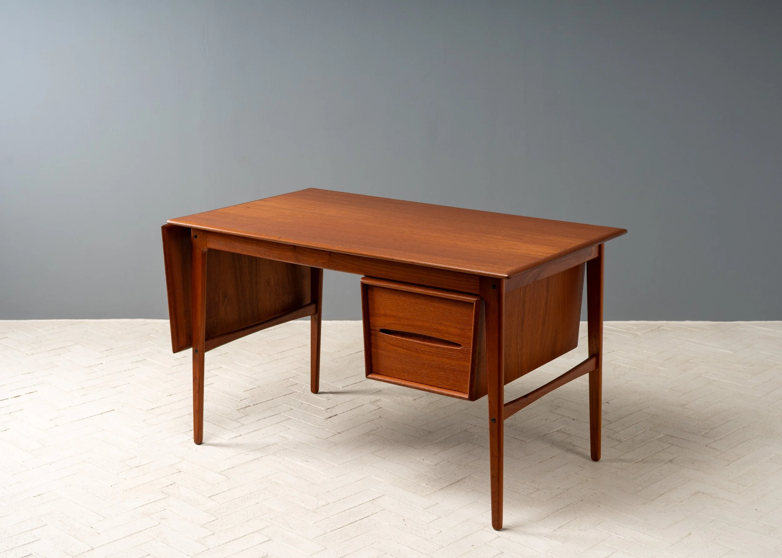aksel-boll-jensen-expandable-teak-desk-resideinc-2.jpg