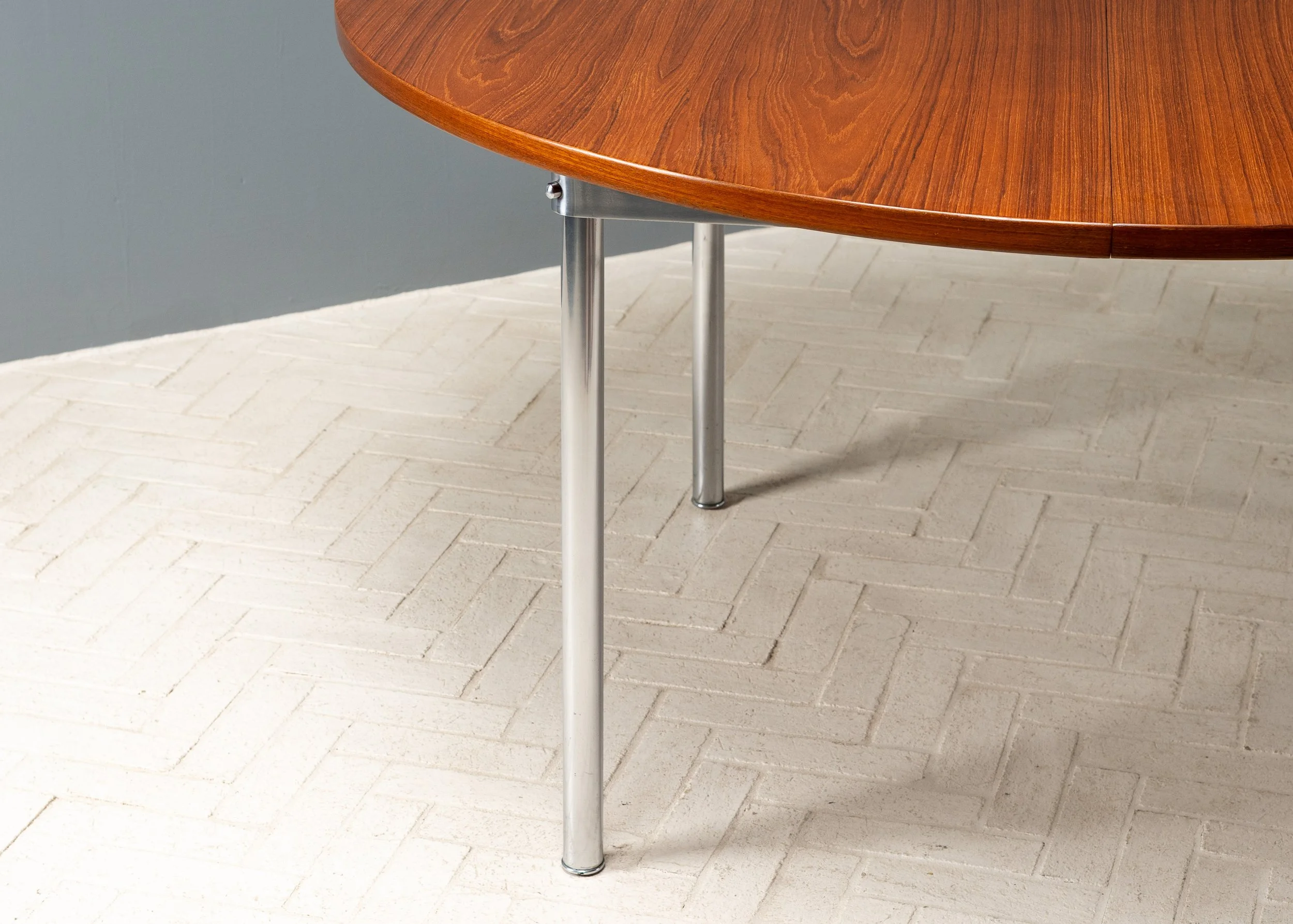 wegner-round-teak-dining-table-resideinc-4.jpg
