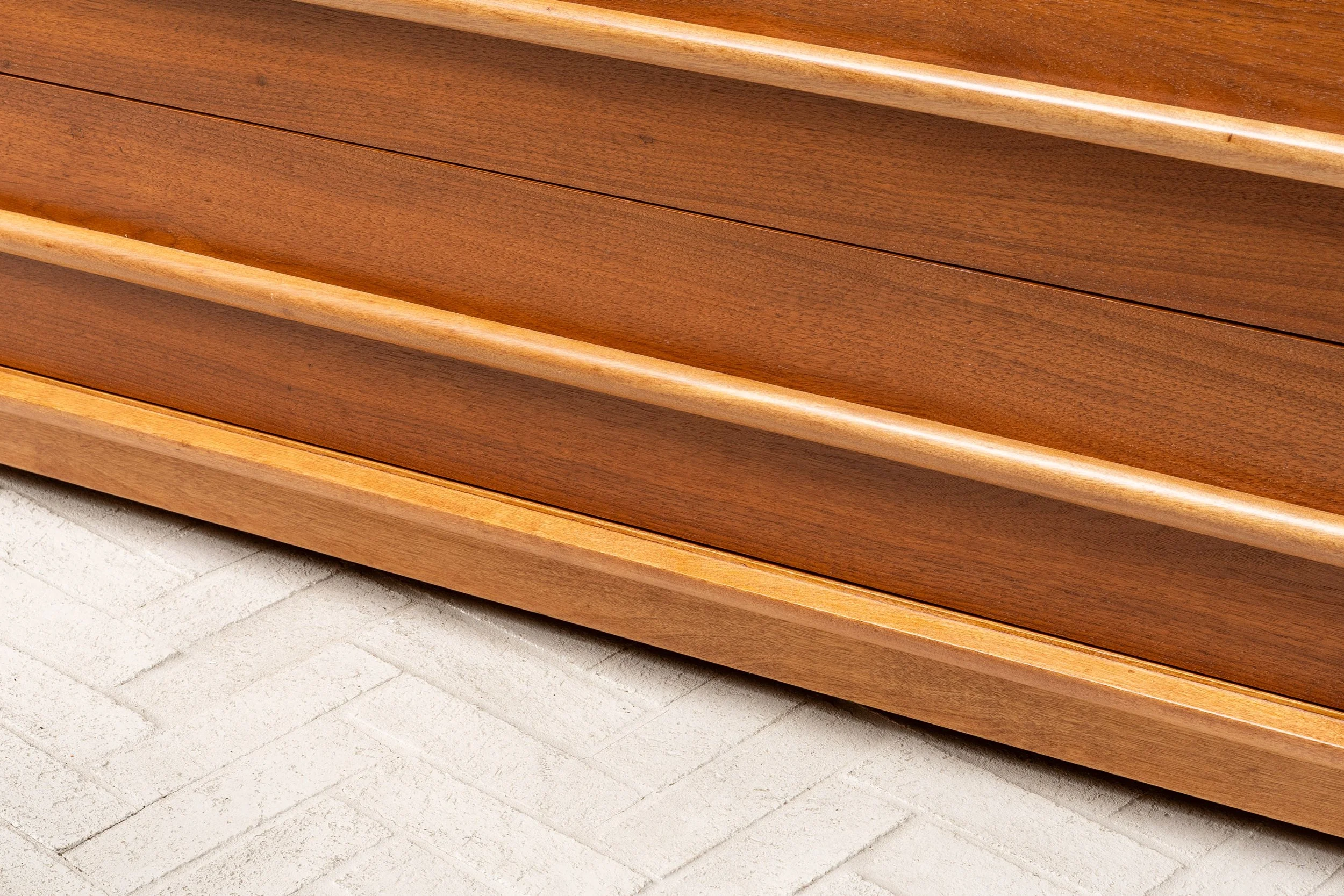 th-robsjohn-gibbings-walnut-chest-resideinc-13.jpg