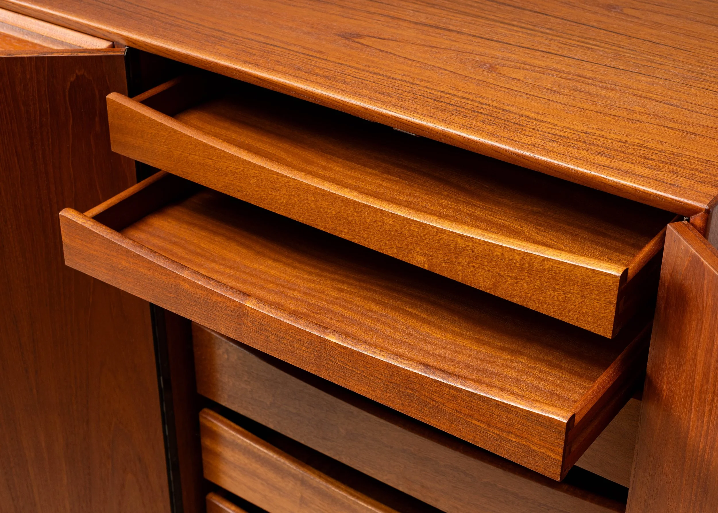 westnofa-teak-mahogany-wardrobe-resideinc-7.jpg