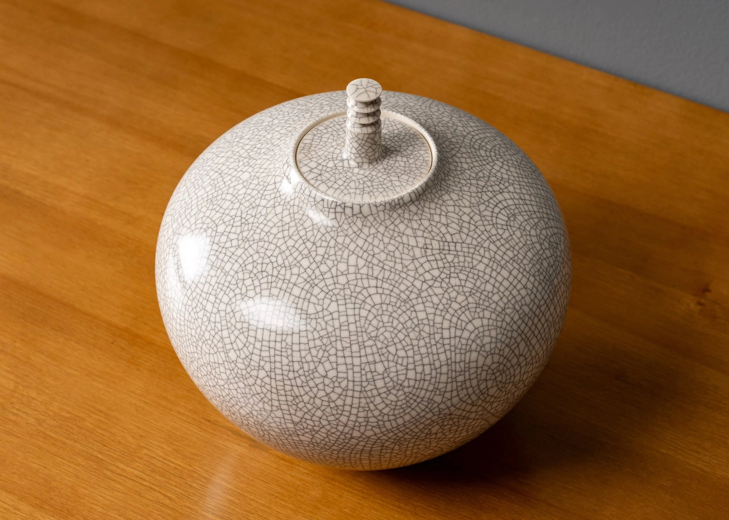 hideaki-miyamura-porcelain-vessel-reside-inc-7.jpg