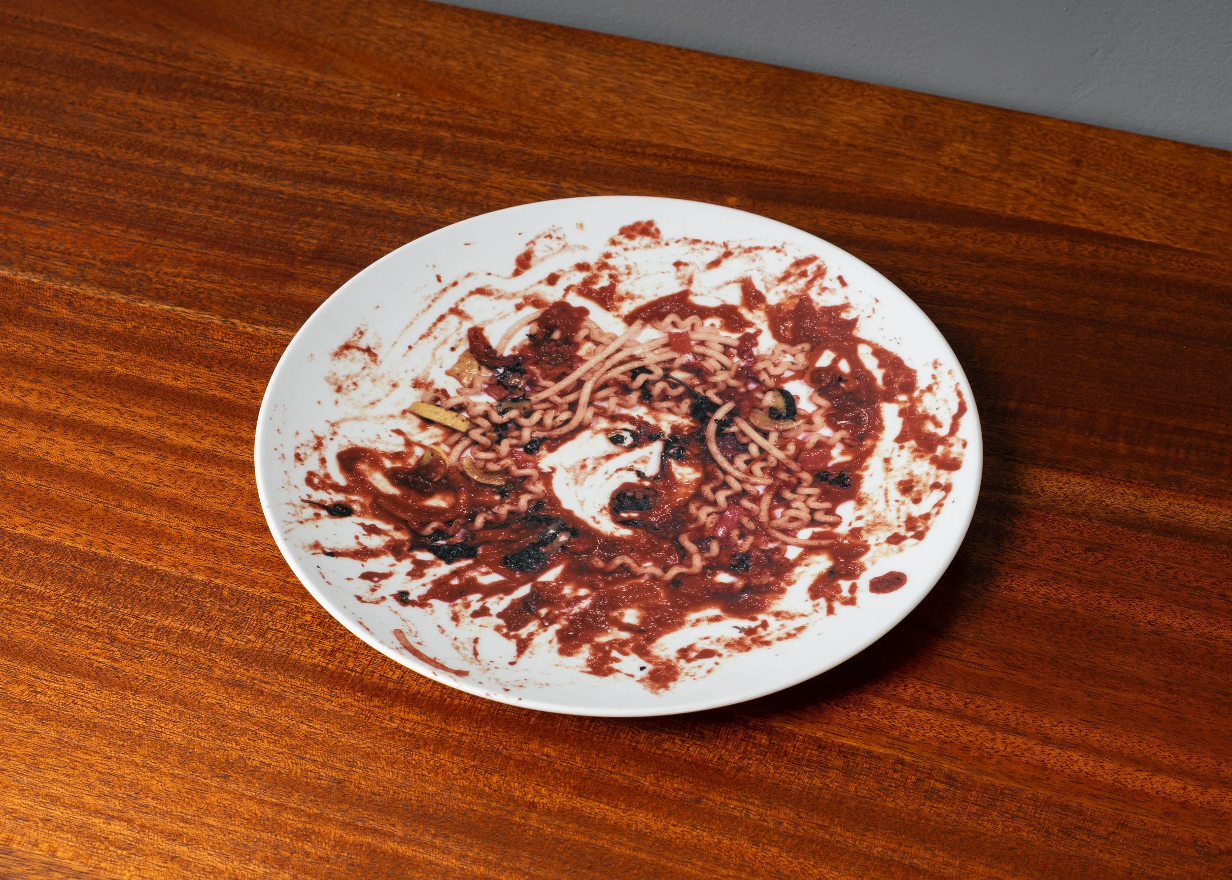 vik-muniz-medusa-plate-reside-inc-1.jpg