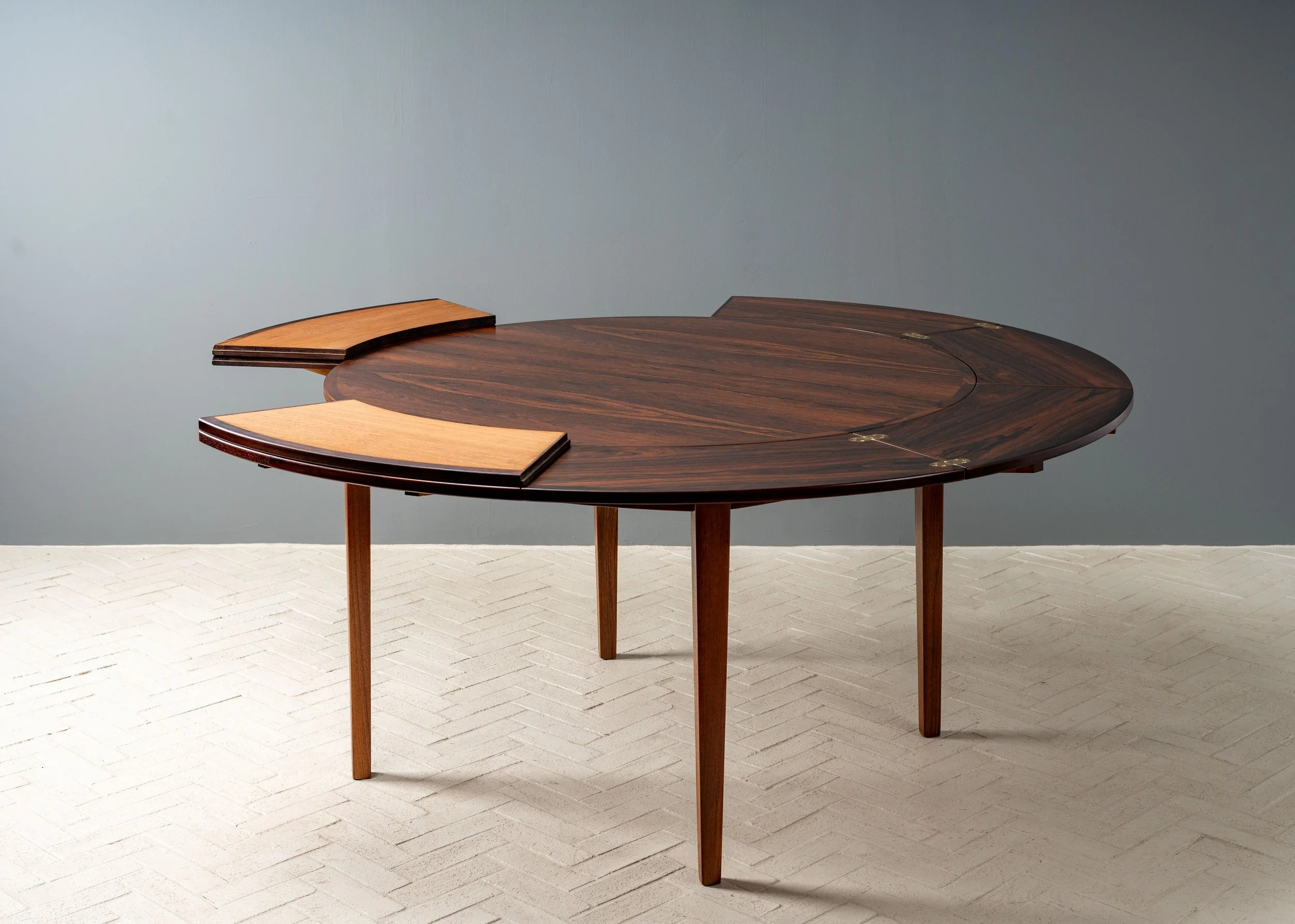 dyrlund-rosewood-round-flip-flap-dining-table-resideinc-18.jpg