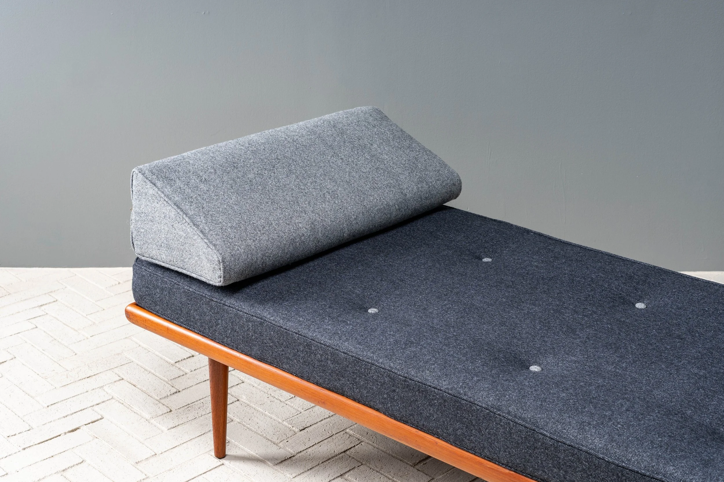 peter-hvidt-teak-daybed-resideinc-11.jpg