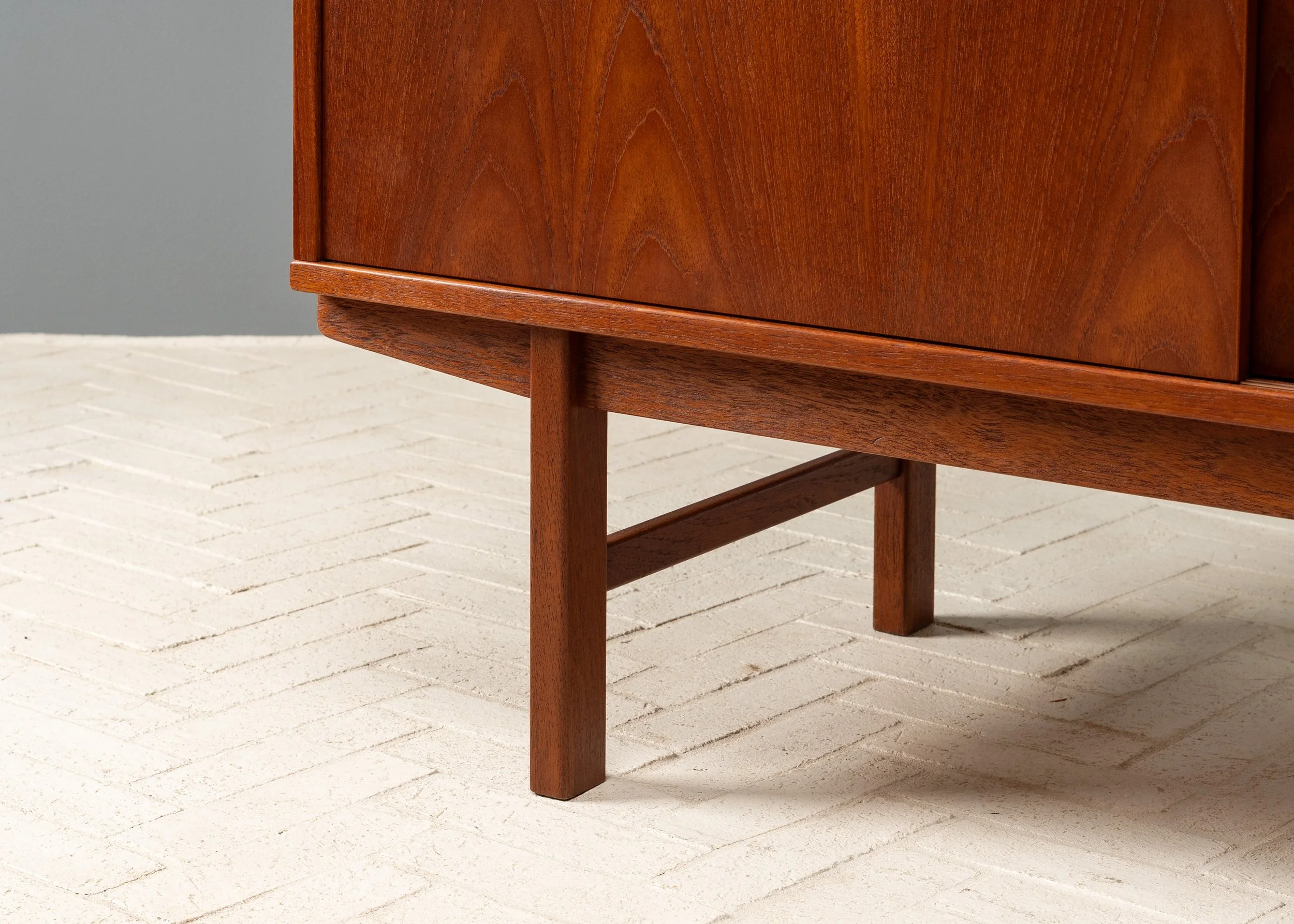 folke-ohlsson-dux-teak-cabinet-resideinc-9.jpg