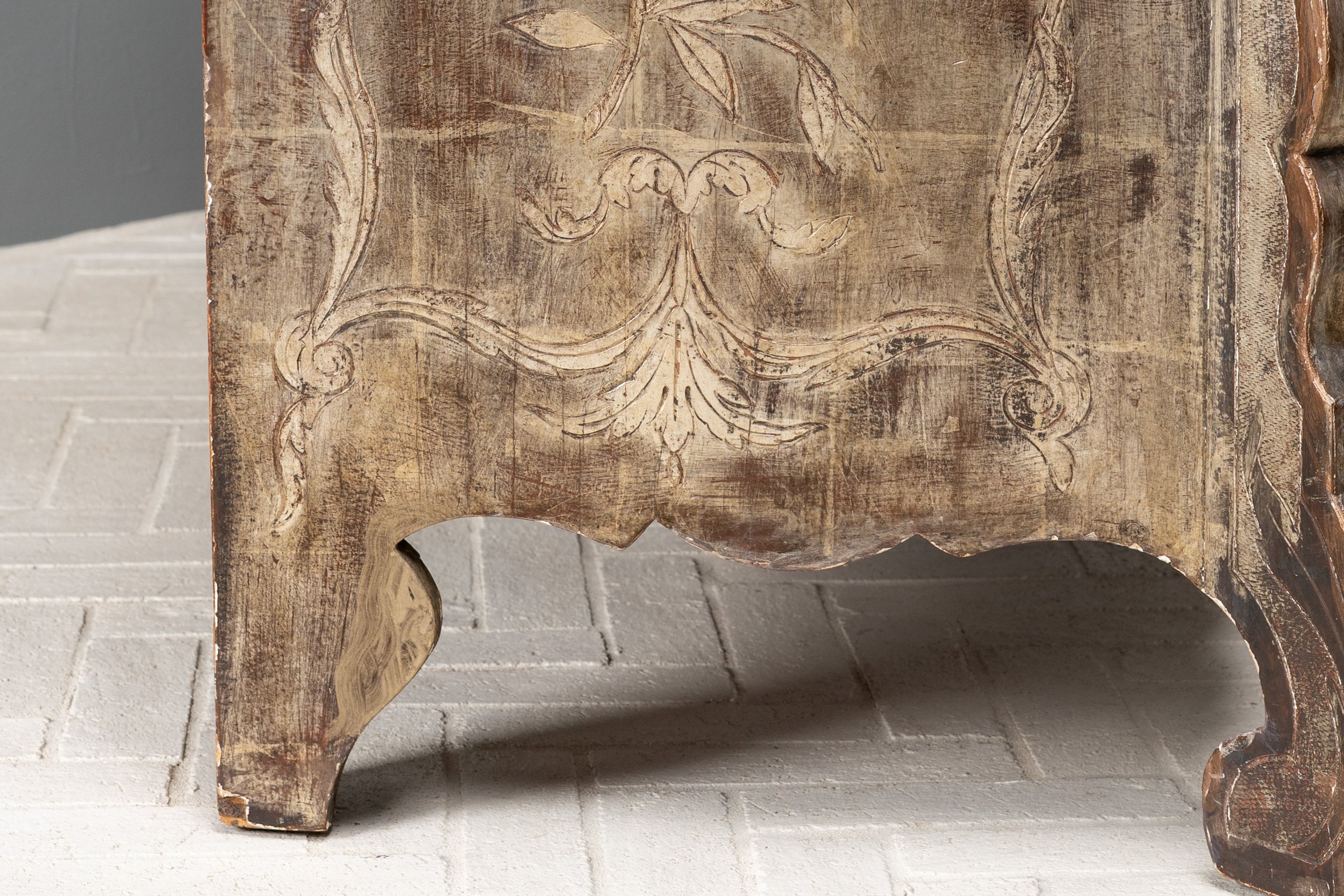 max-kuehne-silver-leaf-chest-resideinc-17.jpg