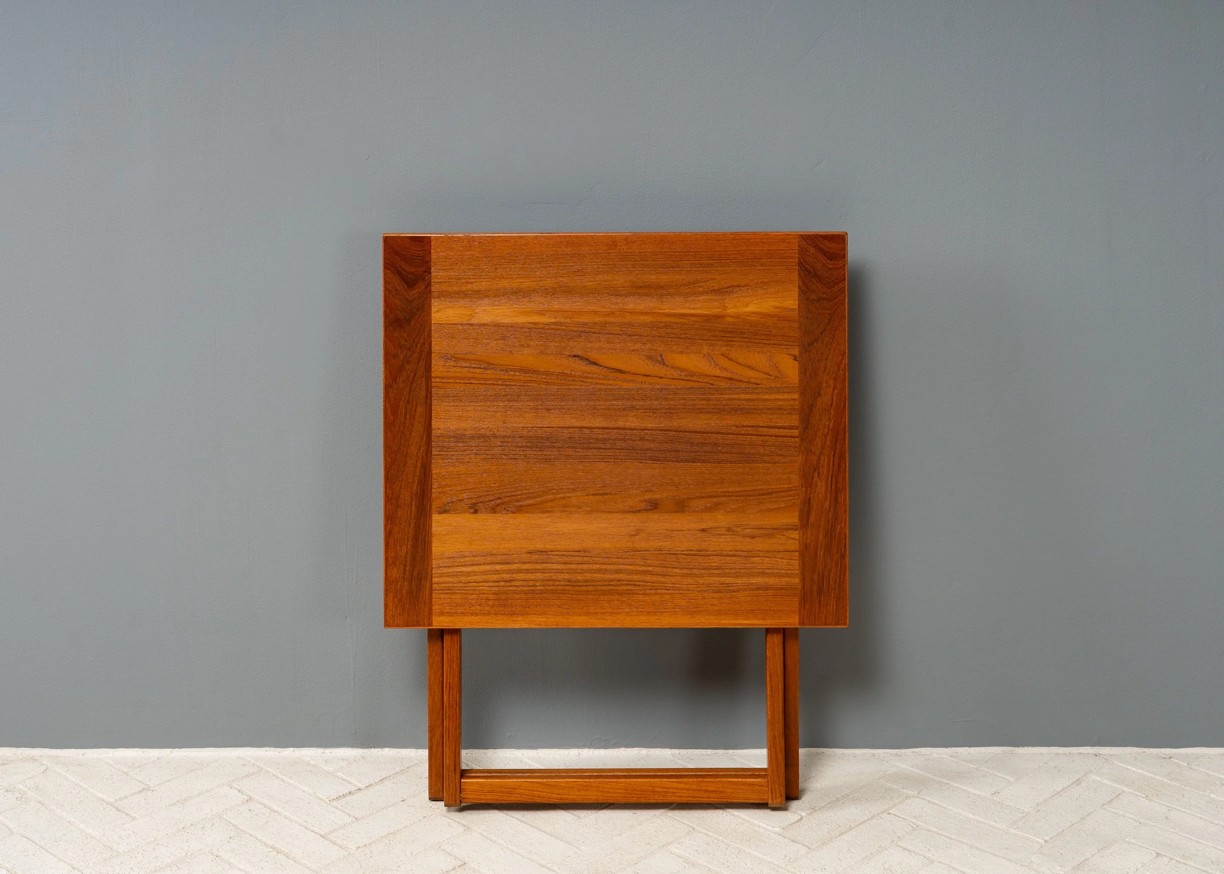 pair-ansager-mobler-folding-side-tables-reside-inc-12.jpg