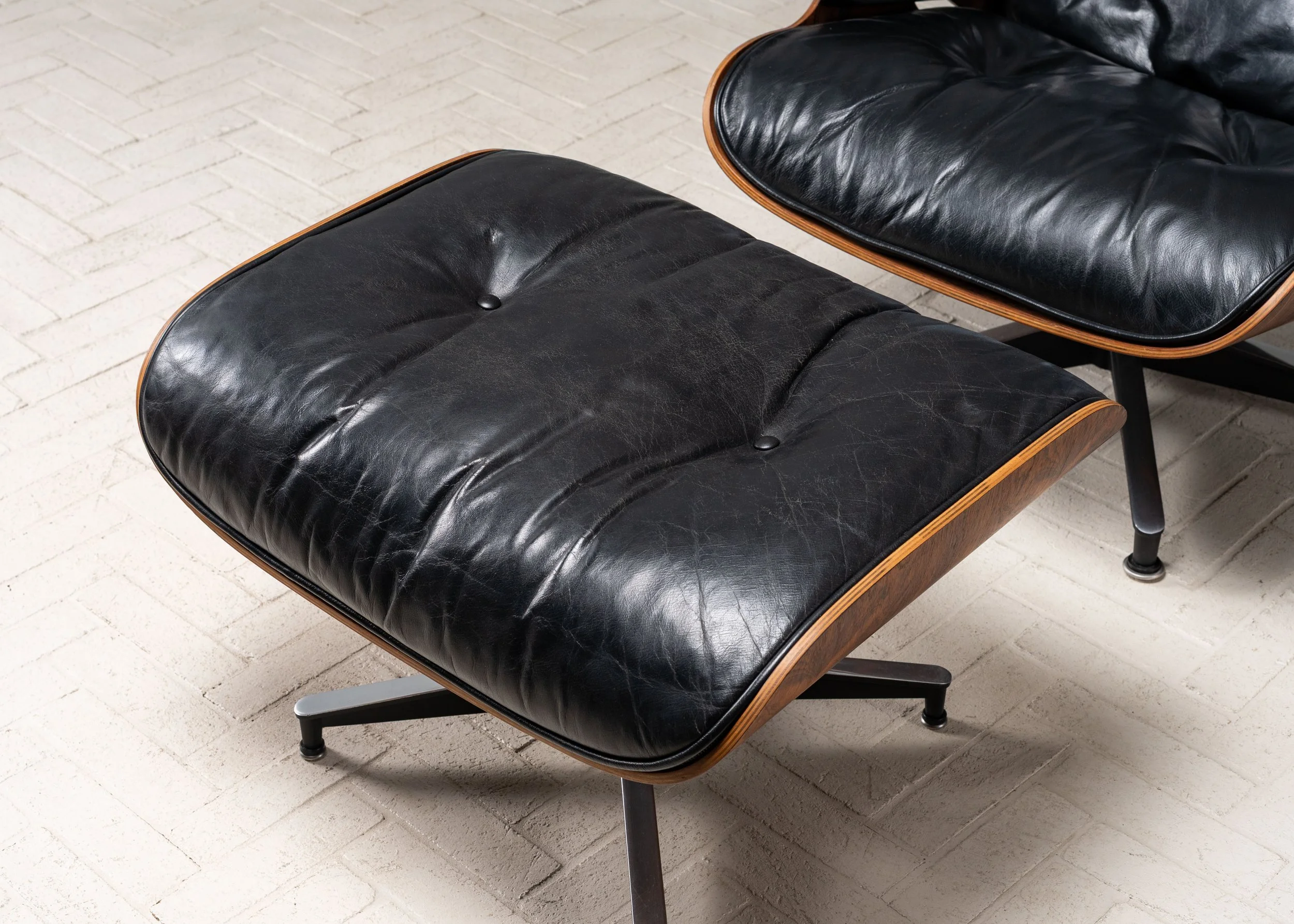 eames-rosewood-lounge-chair-and-ottoman-resideinc-5.jpg