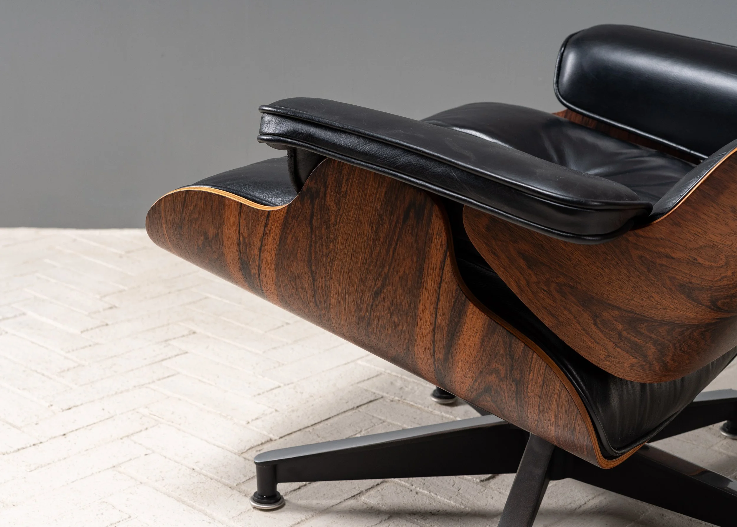 eames-rosewood-lounge-chair-and-ottoman-resideinc-19.jpg