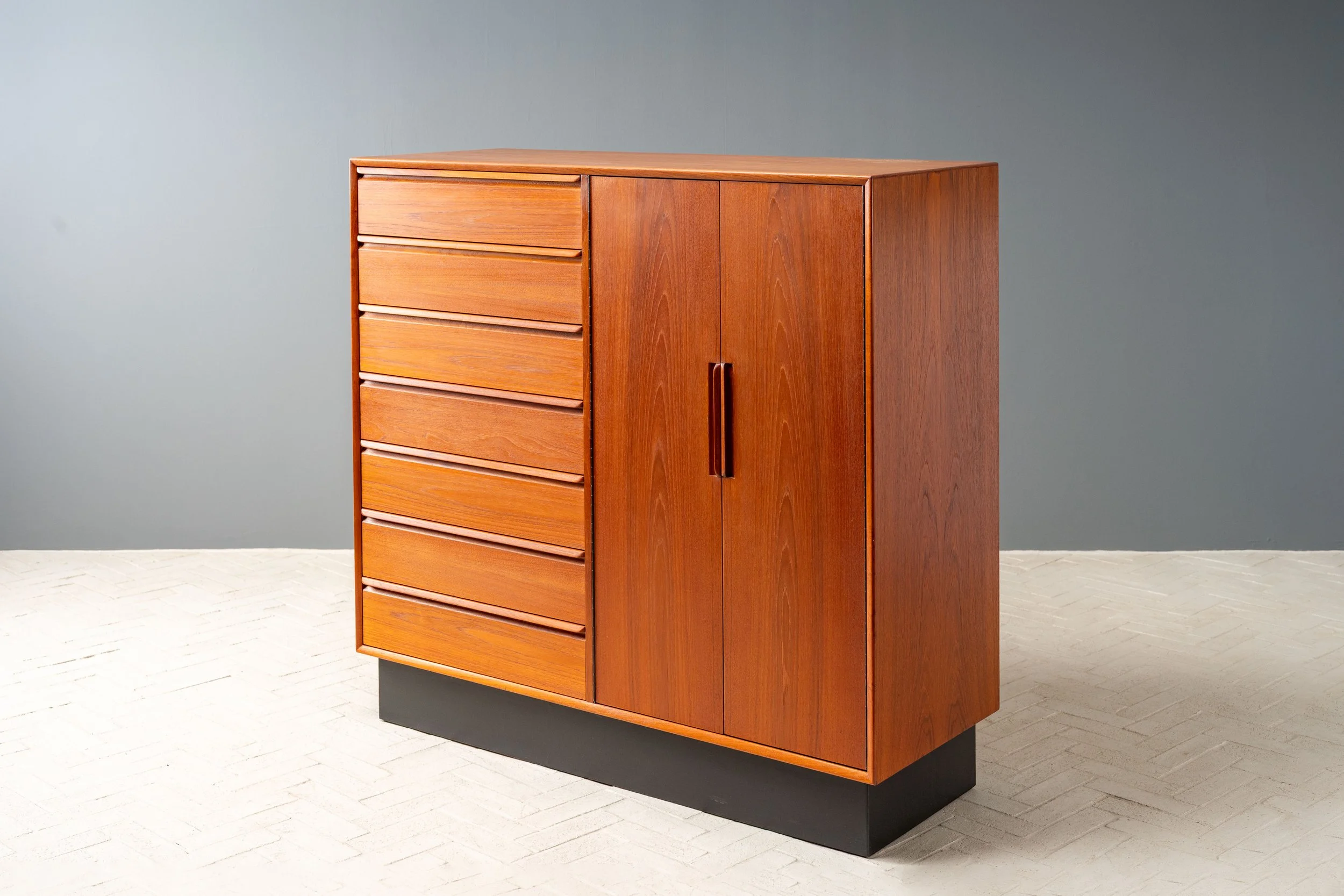 Westnofa Teak & Mahogany Wardrobe