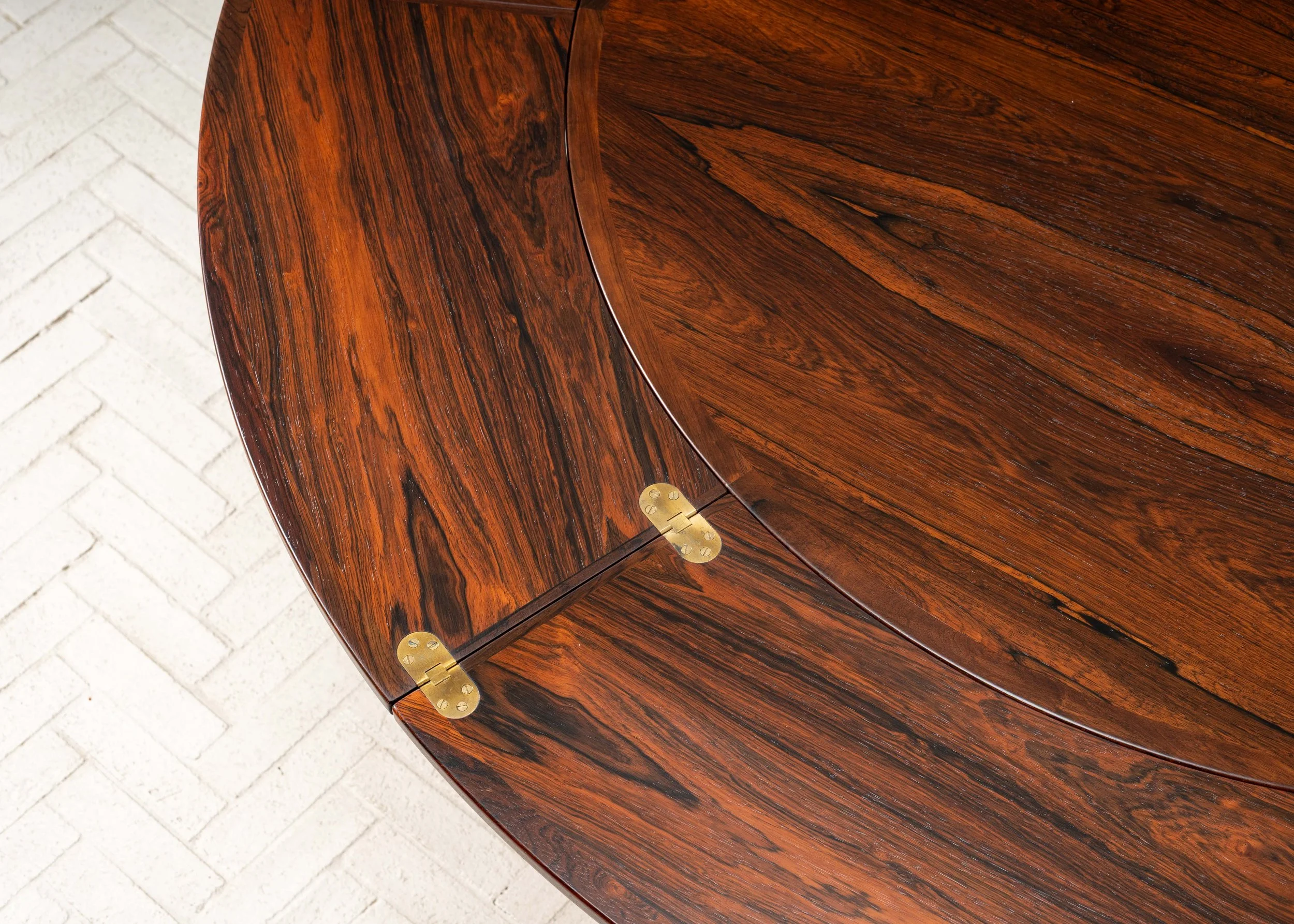 dyrlund-rosewood-round-flip-flap-dining-table-resideinc-20.jpg