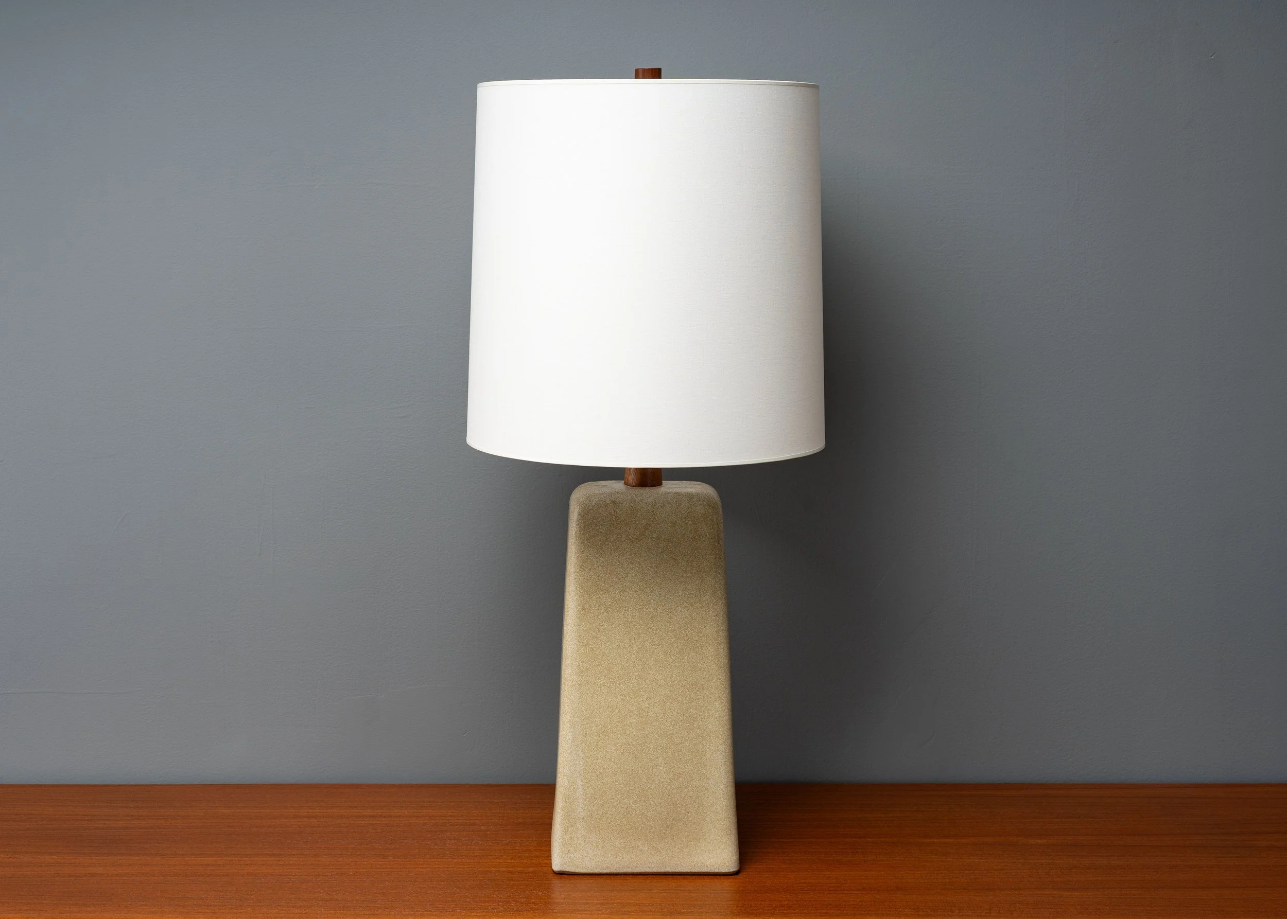 large-jane-gordon-martz-table-lamp-resideinc-1.jpg