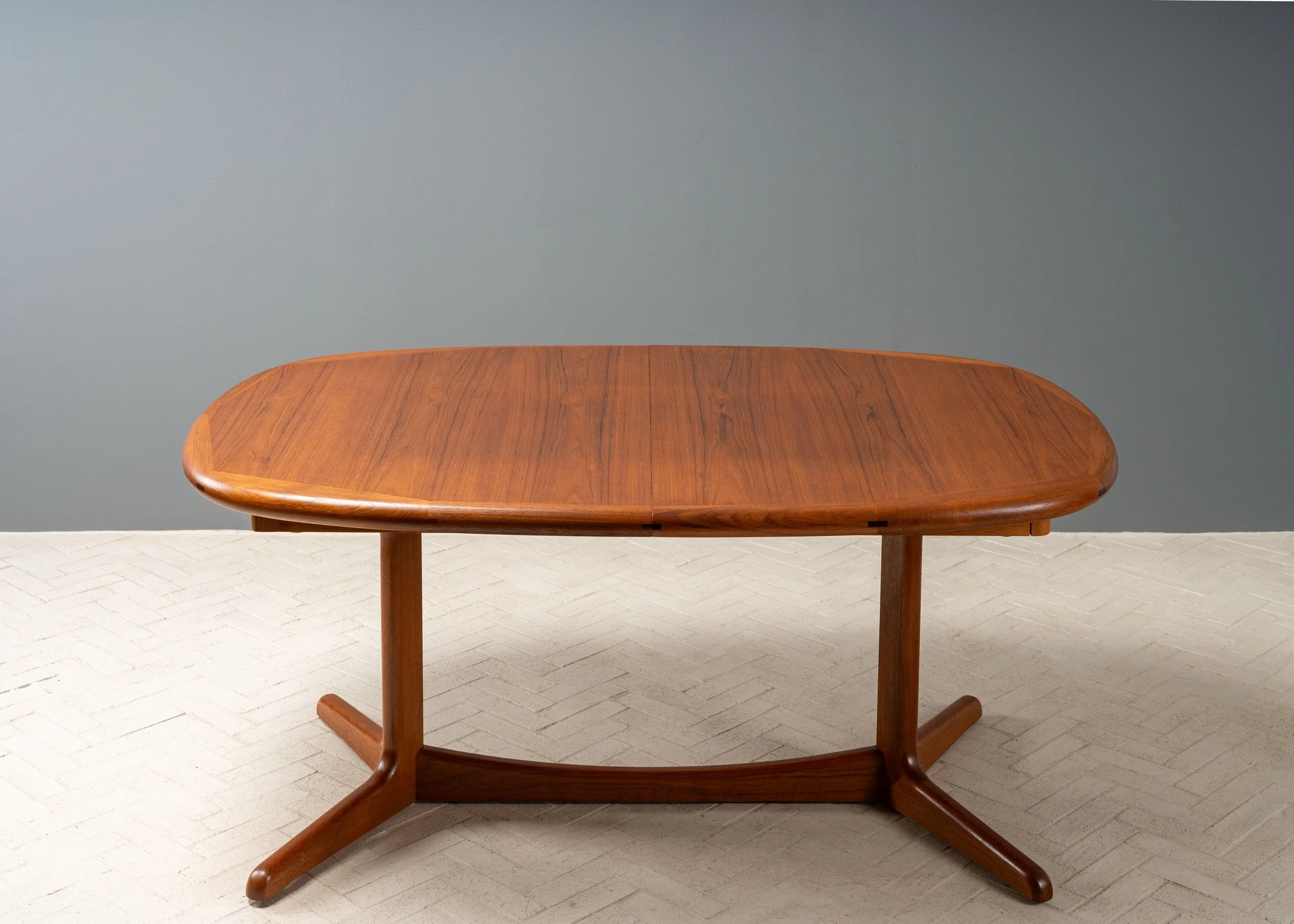 drylund-oval-teak-dining-table-reside-inc-17.jpg