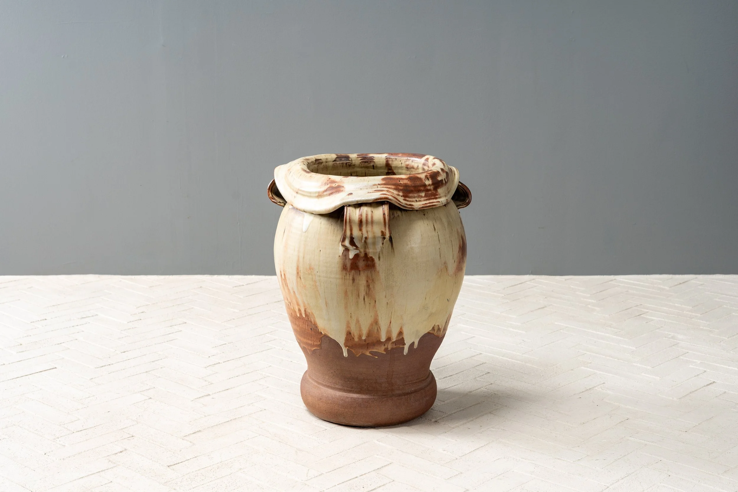 large-ceramic-planter-resideinc-4.jpg