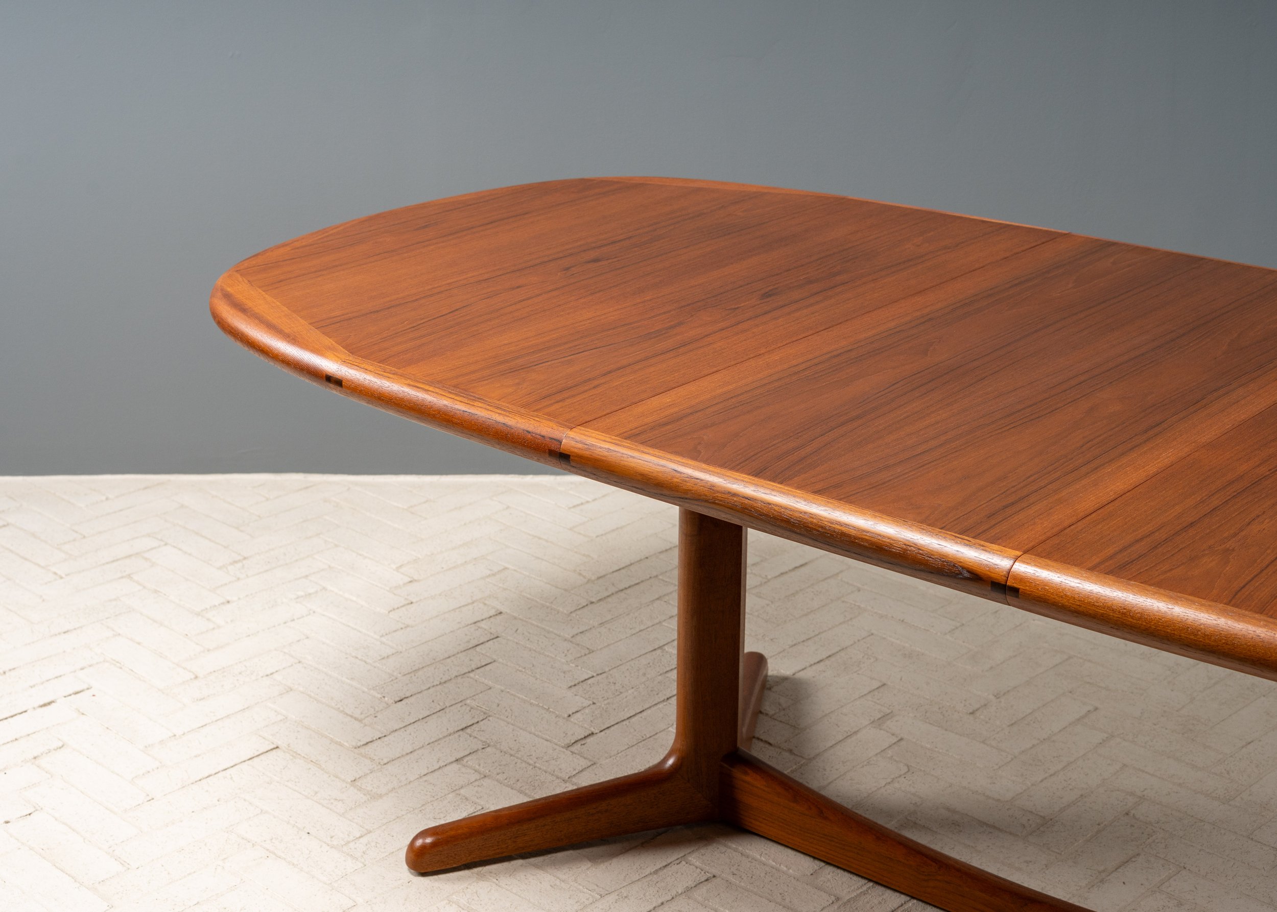 drylund-oval-teak-dining-table-reside-inc-15.jpg