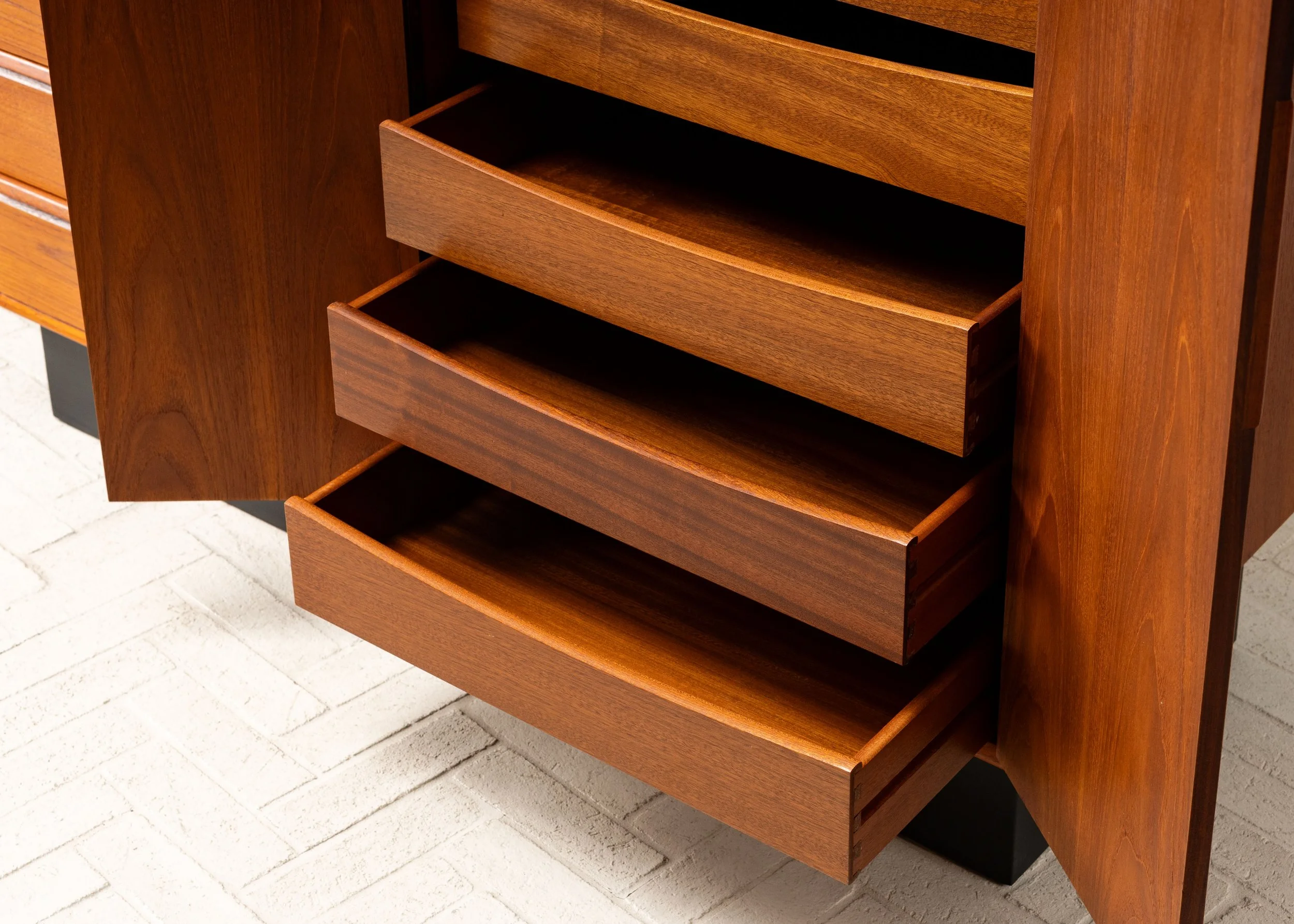 westnofa-teak-mahogany-wardrobe-resideinc-6.jpg