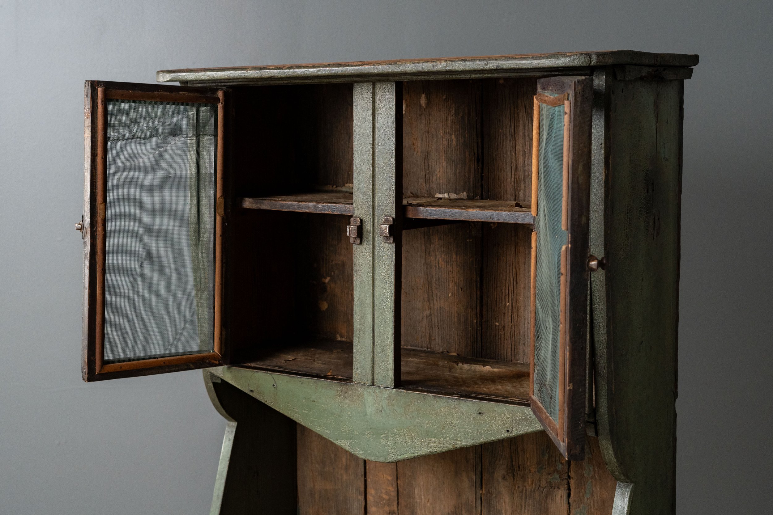 rustic-hutch-resideinc-3.jpg