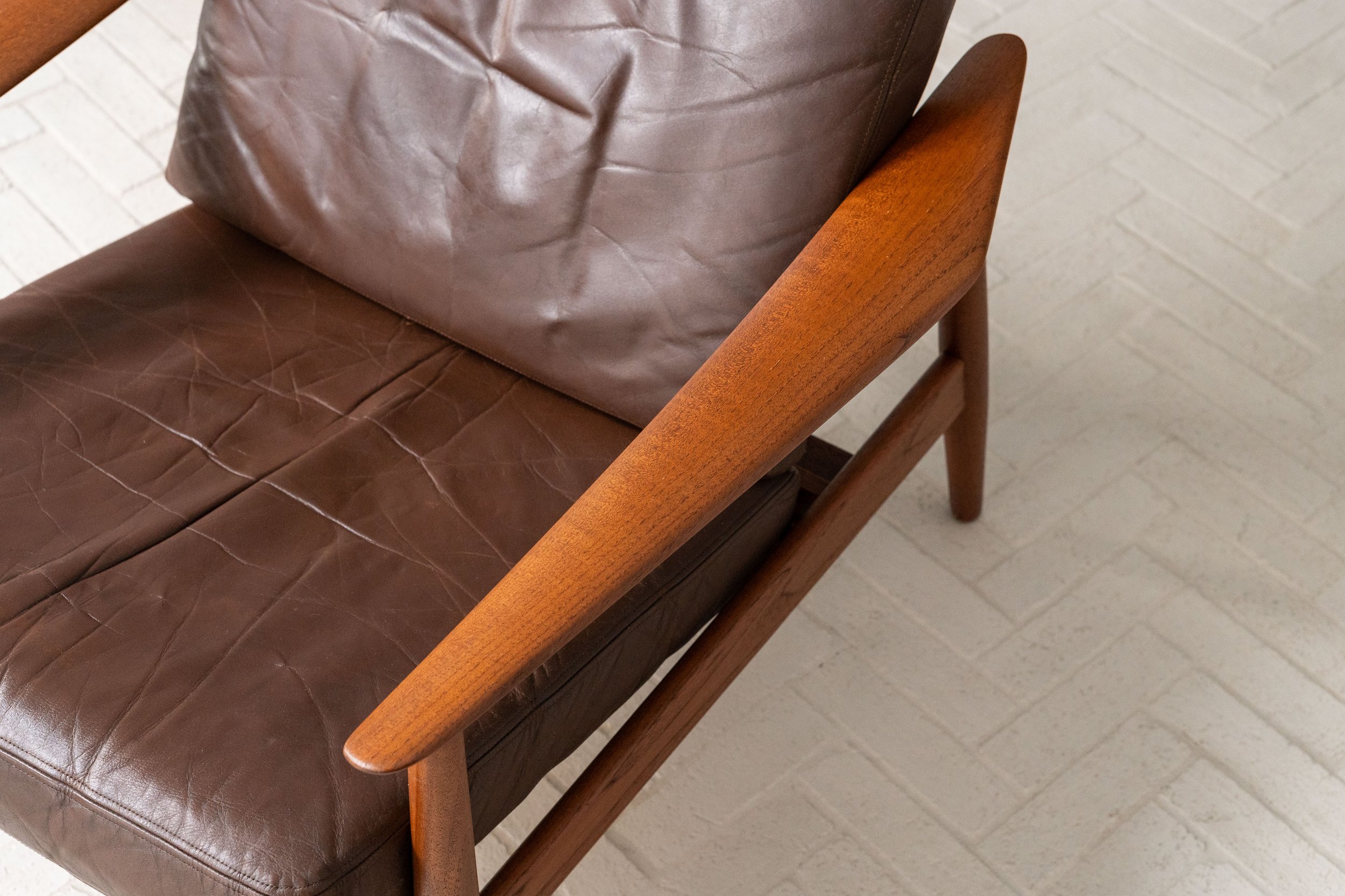 arne-vodder-teak-and-leather-lounge-chair-resideinc-8.jpg