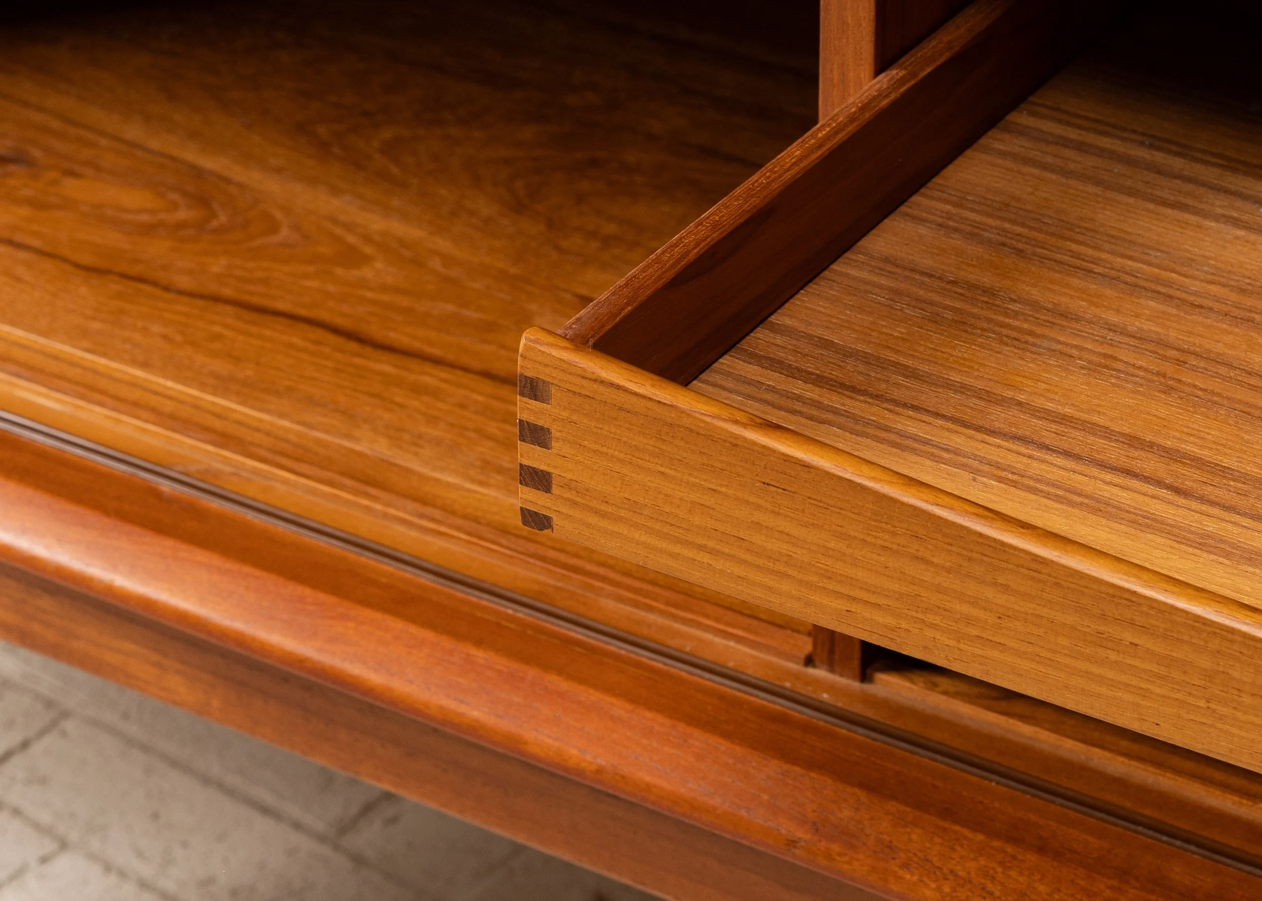 bernhard-pedersen-long-teak-sideboard-resideinc-16.jpg