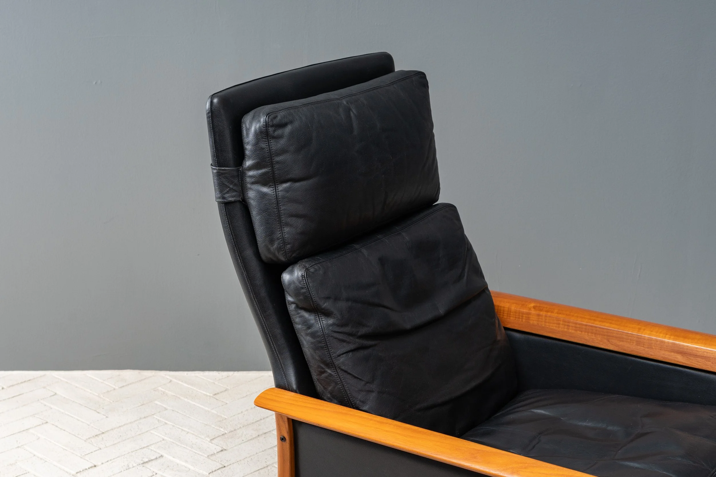 vatne-black-leather-lounge-chair-with-ottoman-resideinc-17.jpg
