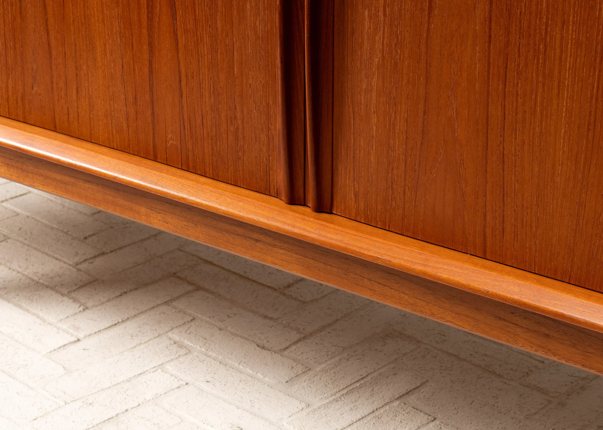 bernhard-pedersen-long-teak-sideboard-resideinc-22.jpg