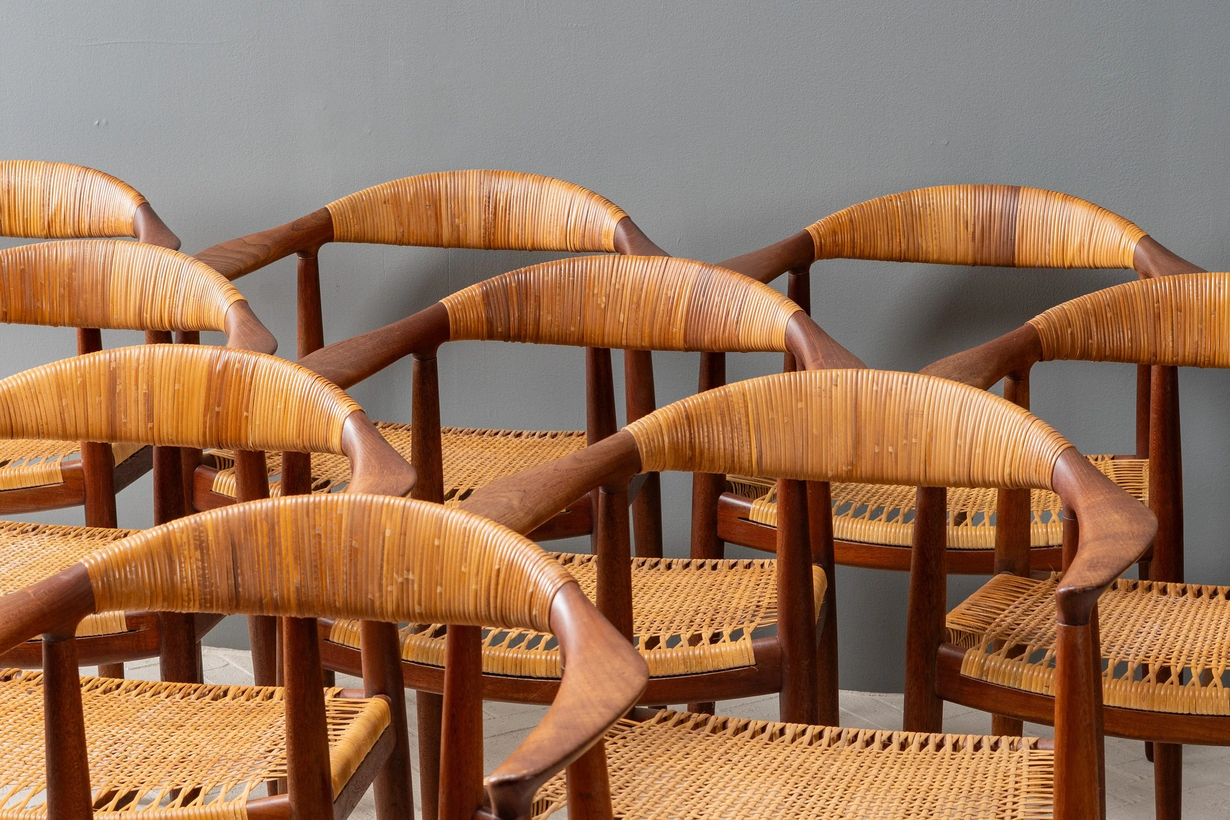 set-of-ten-hans-wegner-teak-round-chairs-resideinc-52.jpg