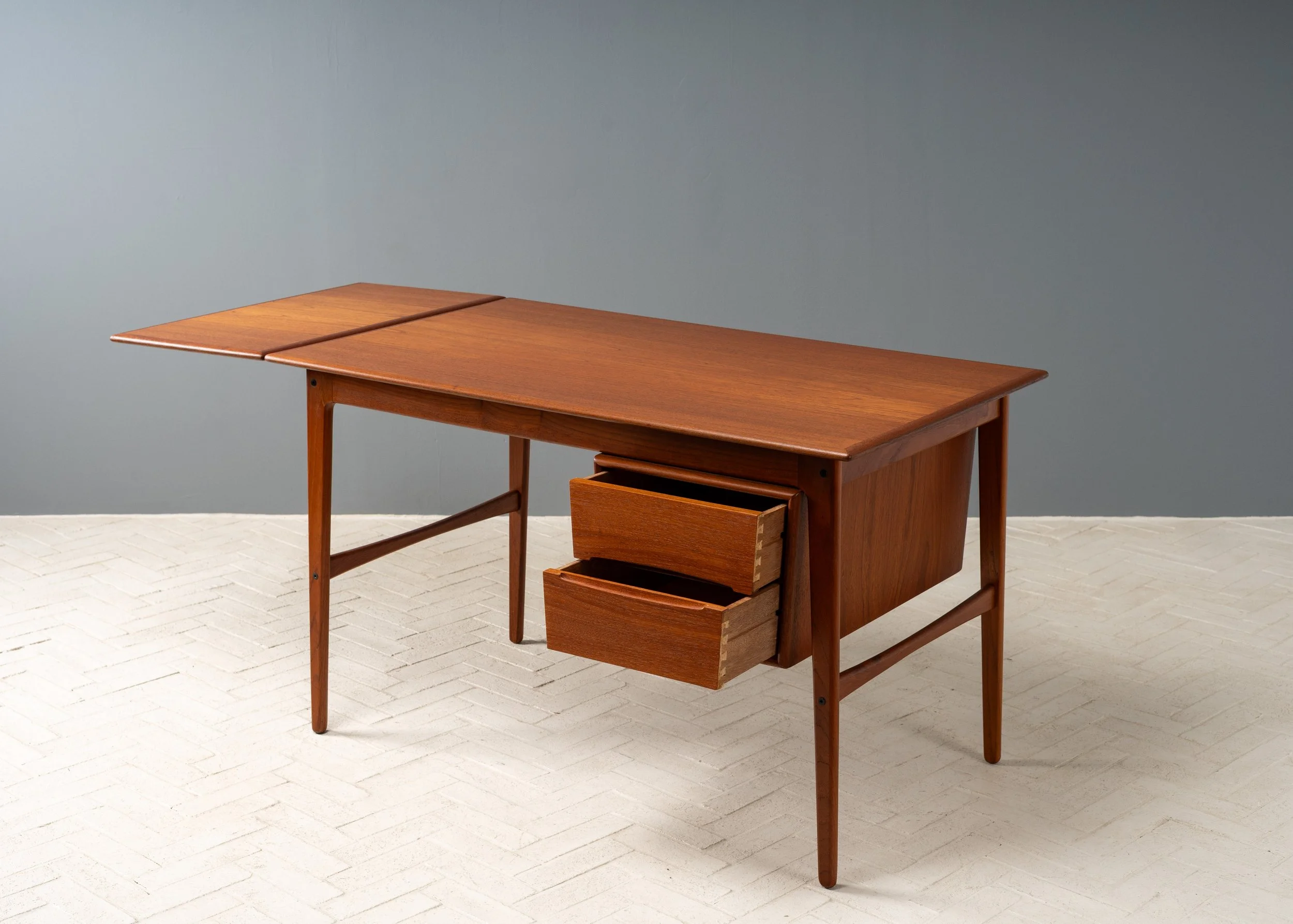 aksel-boll-jensen-expandable-teak-desk-resideinc-3.jpg