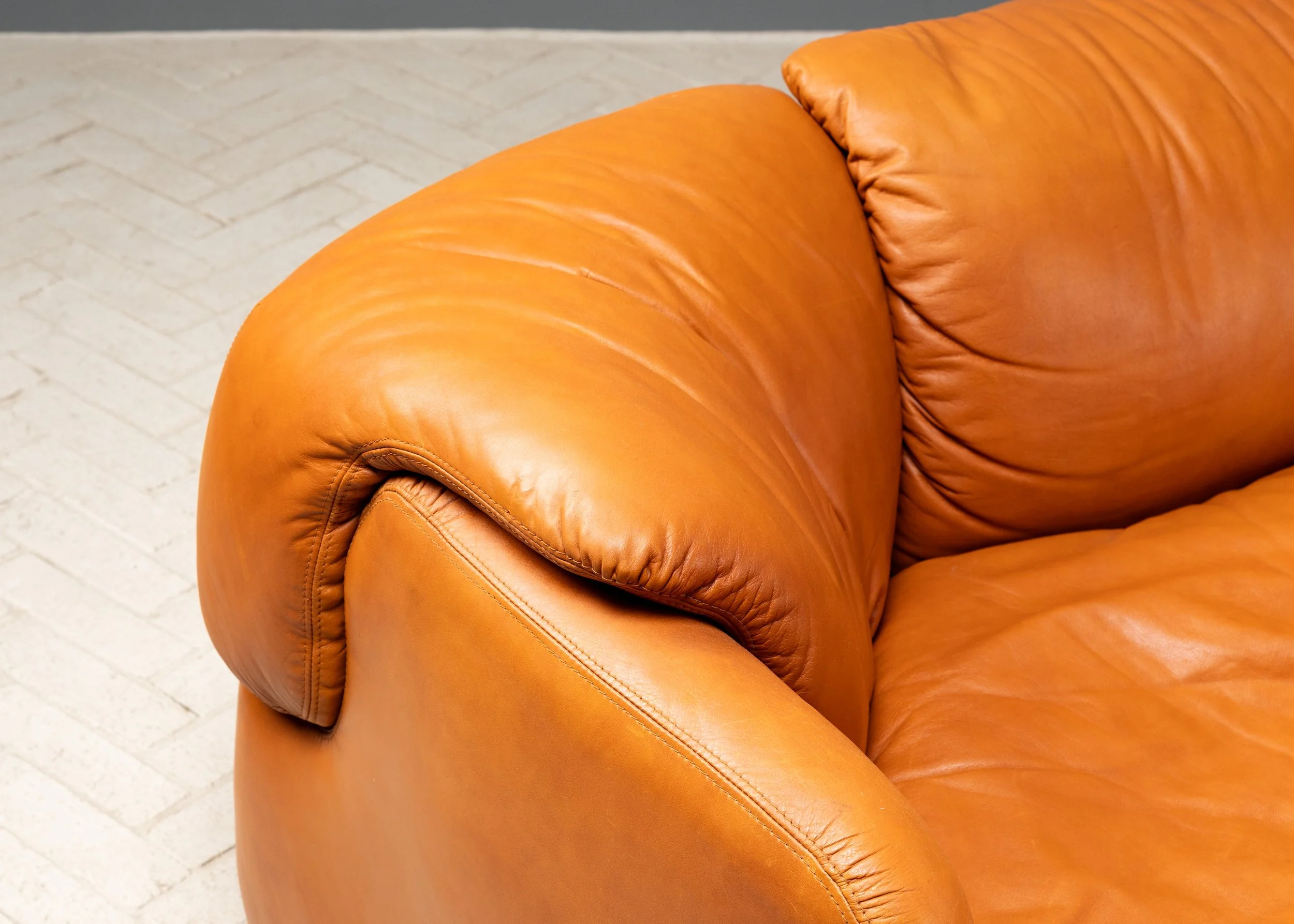 saporiti-confidential-cognac-leather-sofa-resideinc-11.jpg