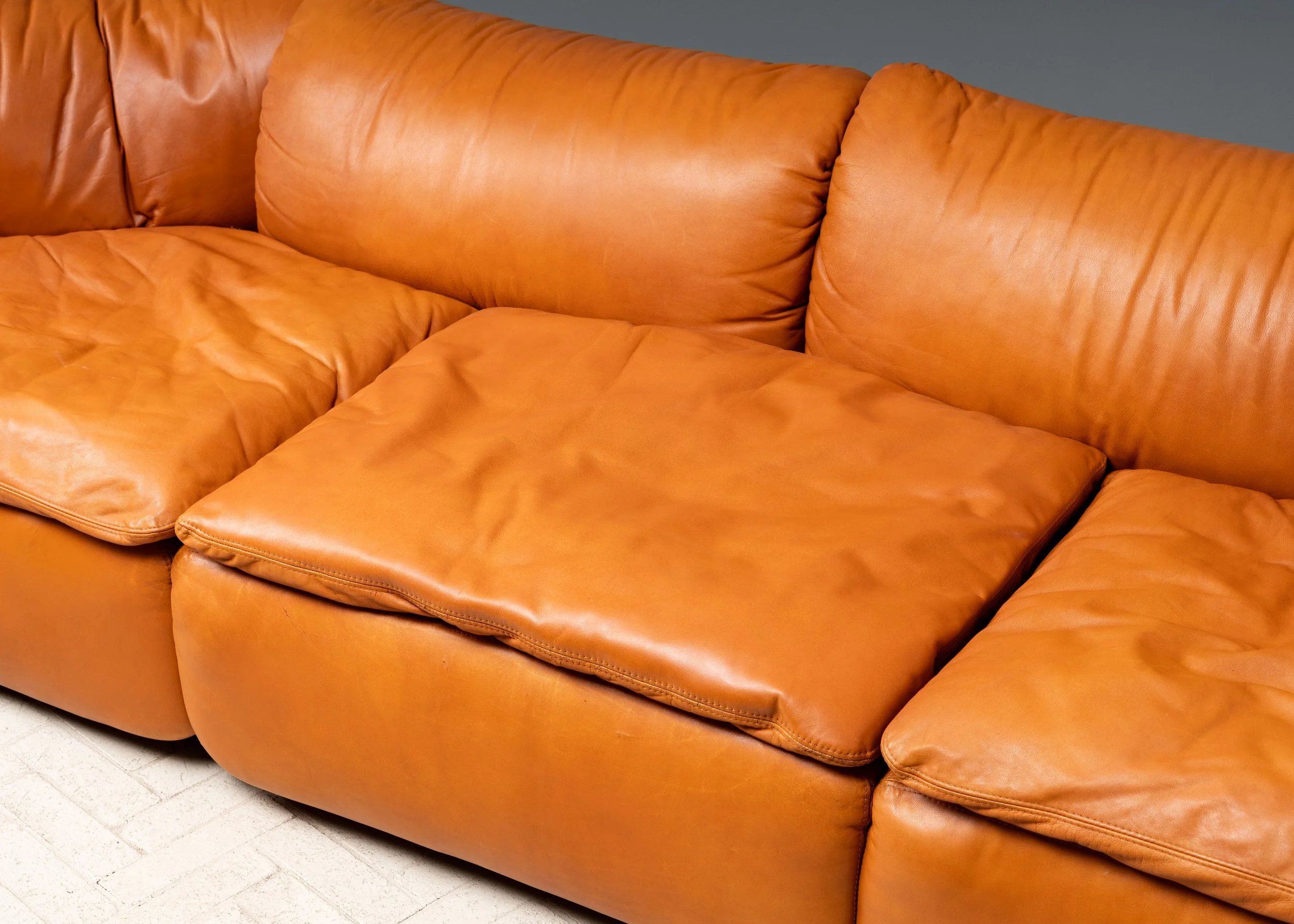 saporiti-confidential-cognac-leather-sofa-resideinc-6.jpg