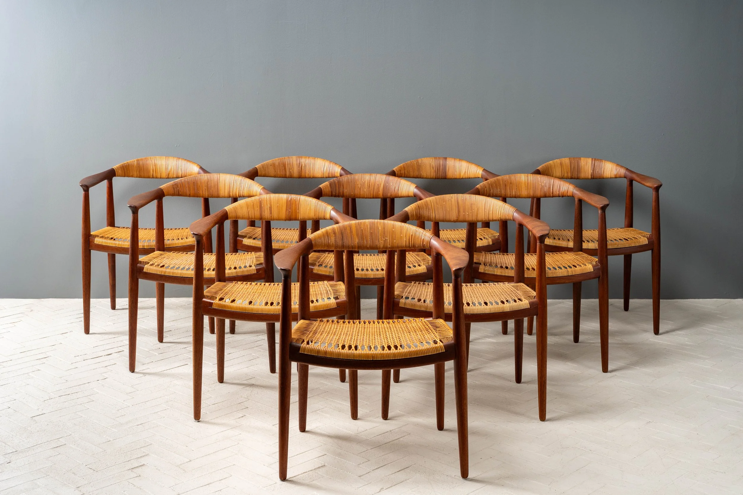 set-of-ten-hans-wegner-teak-round-chairs-resideinc-49.jpg