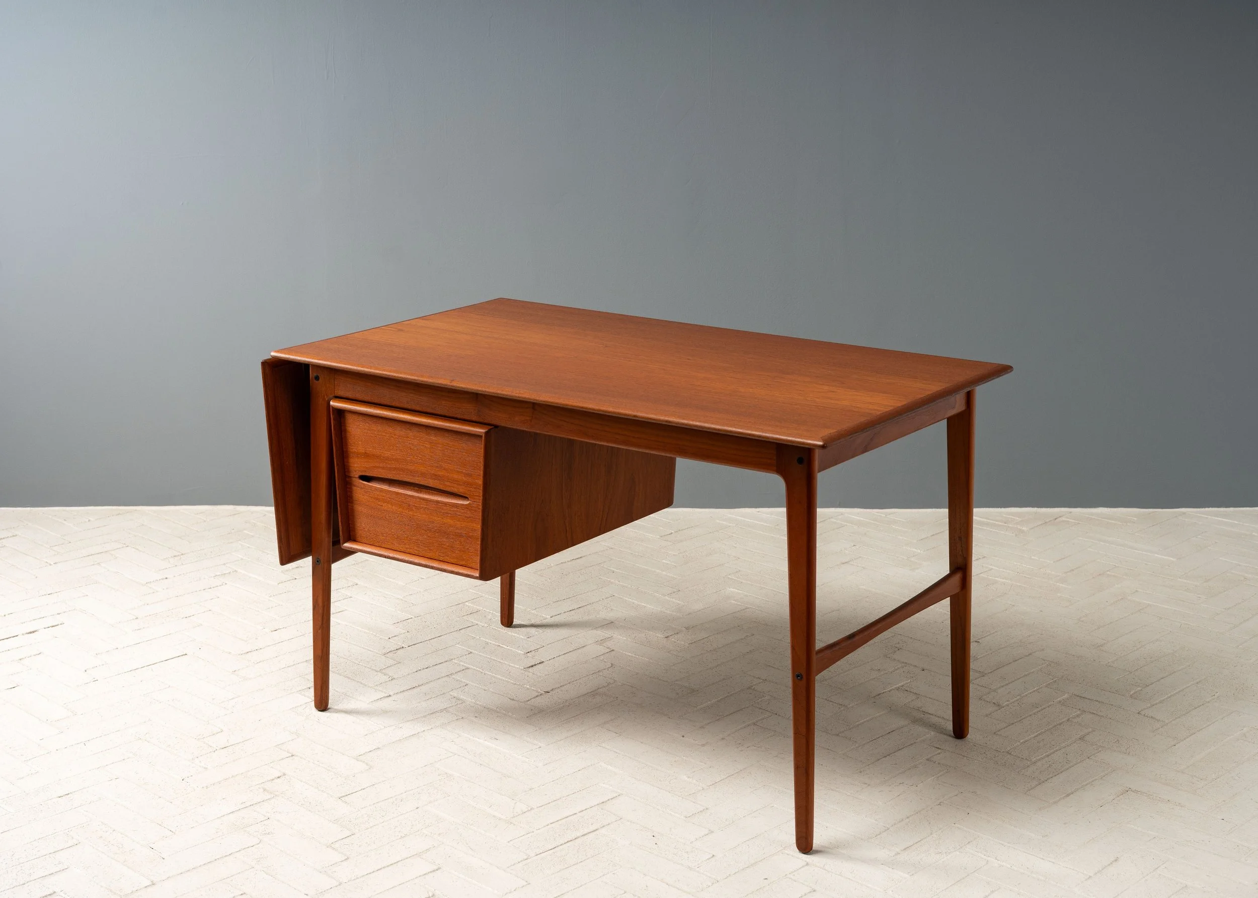 aksel-boll-jensen-expandable-teak-desk-resideinc-4.jpg